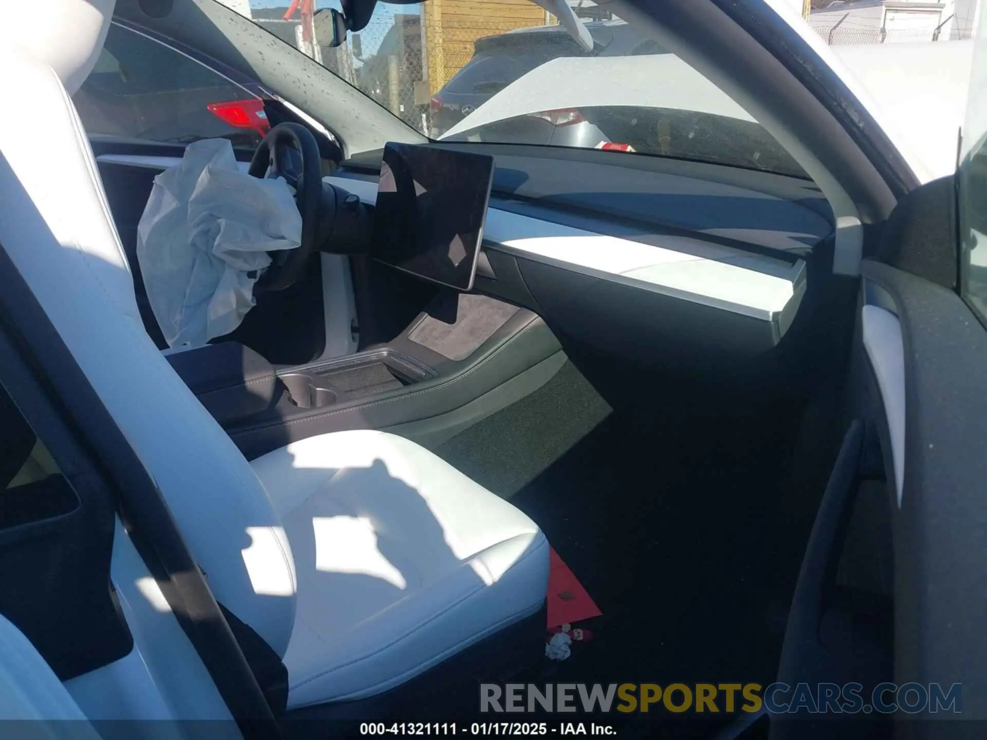 5 fotografías del automóvil dañado 7SAYGDEE8SA348210 TESLA MODEL Y 2025