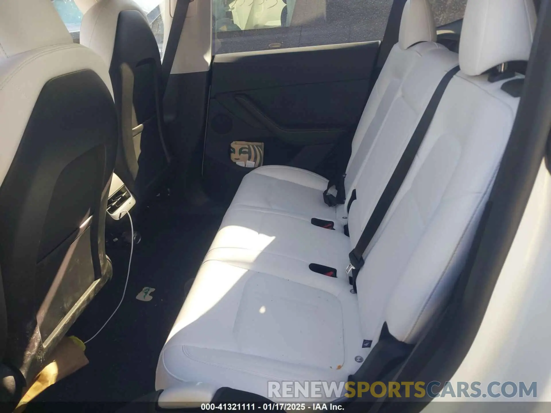 8 fotografías del automóvil dañado 7SAYGDEE8SA348210 TESLA MODEL Y 2025