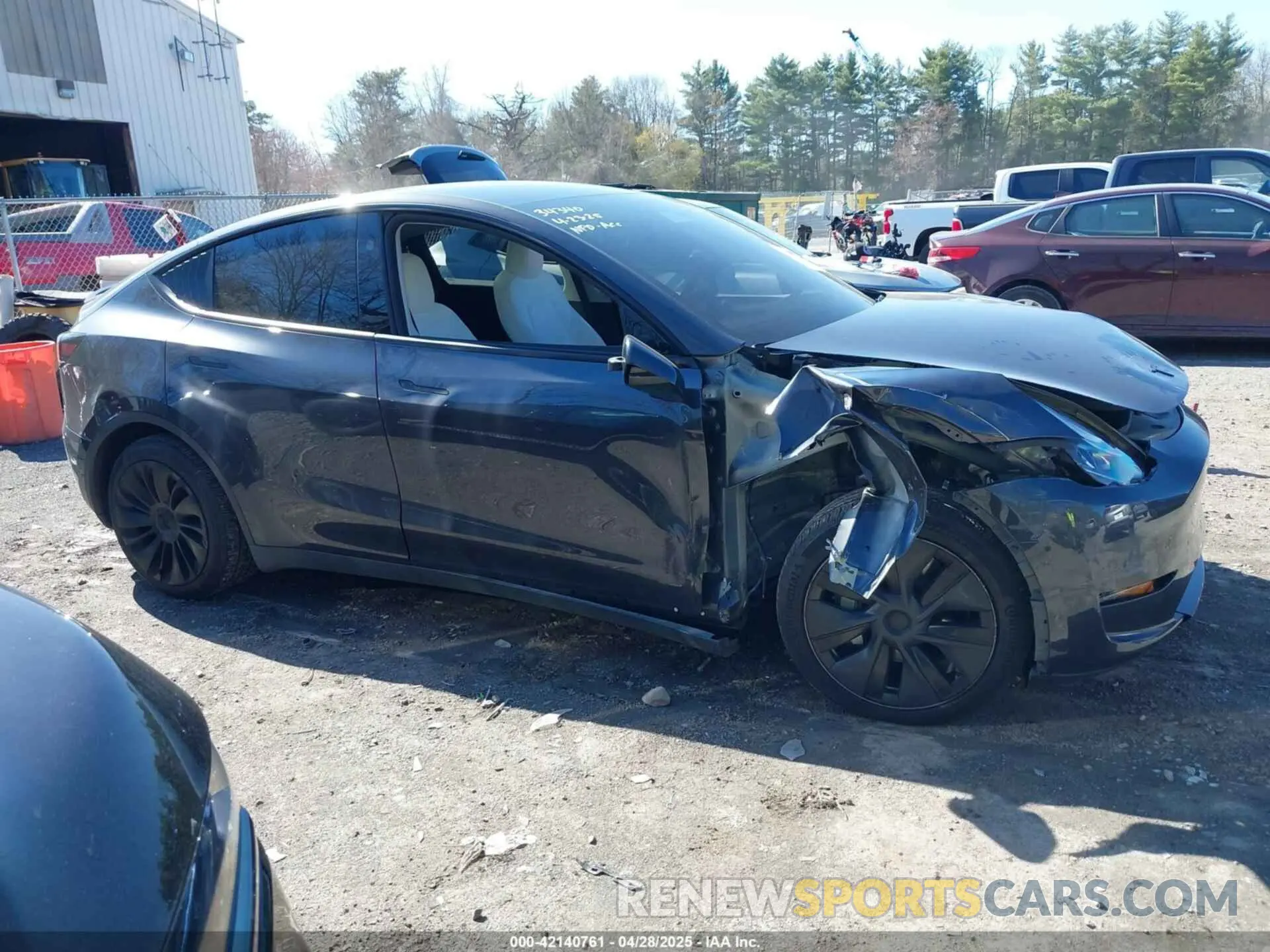 13 fotografías del automóvil dañado 7SAYGDEE8SF244254 TESLA MODEL Y 2025