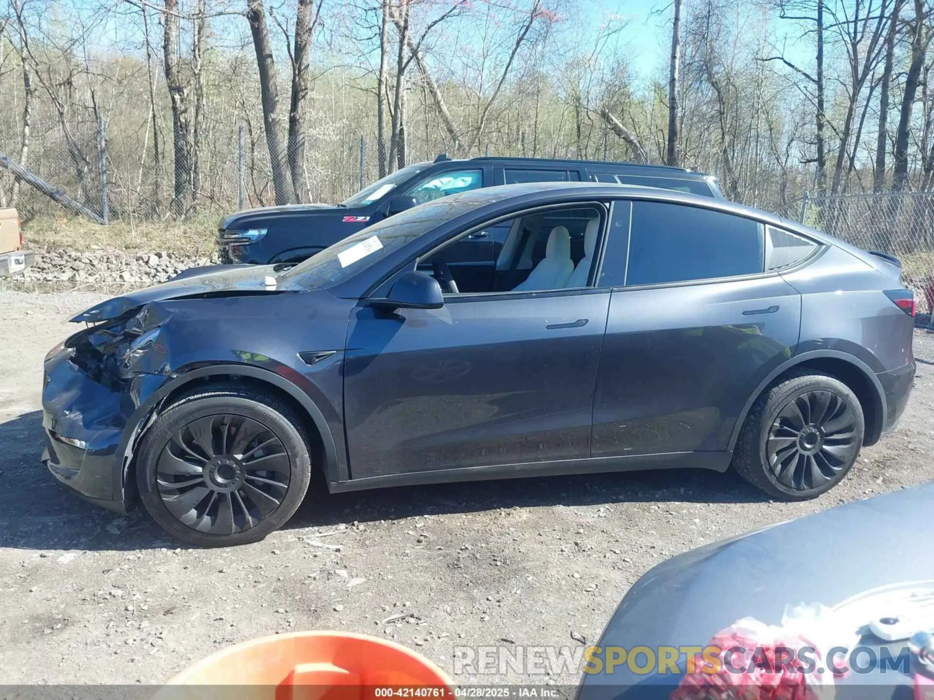 14 fotografías del automóvil dañado 7SAYGDEE8SF244254 TESLA MODEL Y 2025