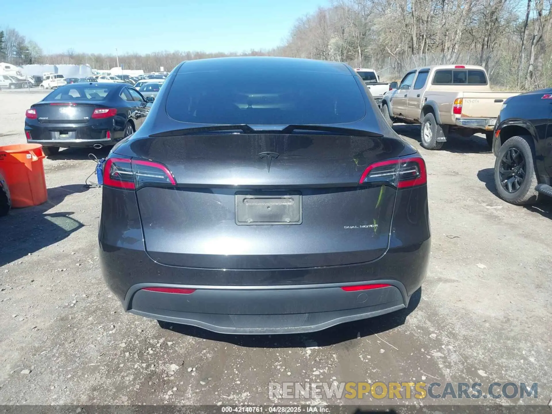 16 fotografías del automóvil dañado 7SAYGDEE8SF244254 TESLA MODEL Y 2025