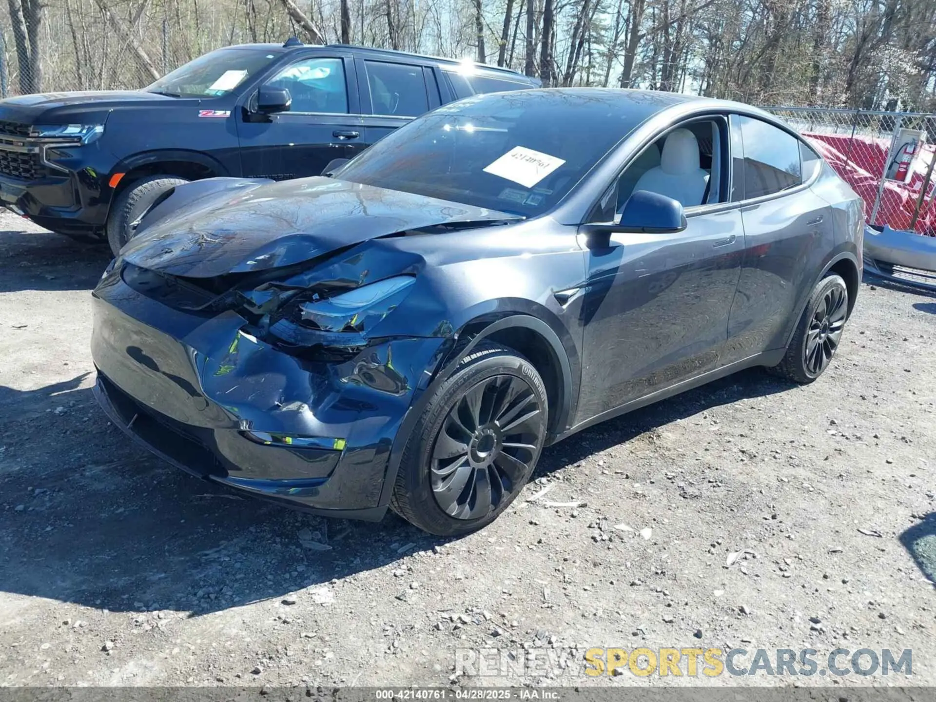 2 fotografías del automóvil dañado 7SAYGDEE8SF244254 TESLA MODEL Y 2025