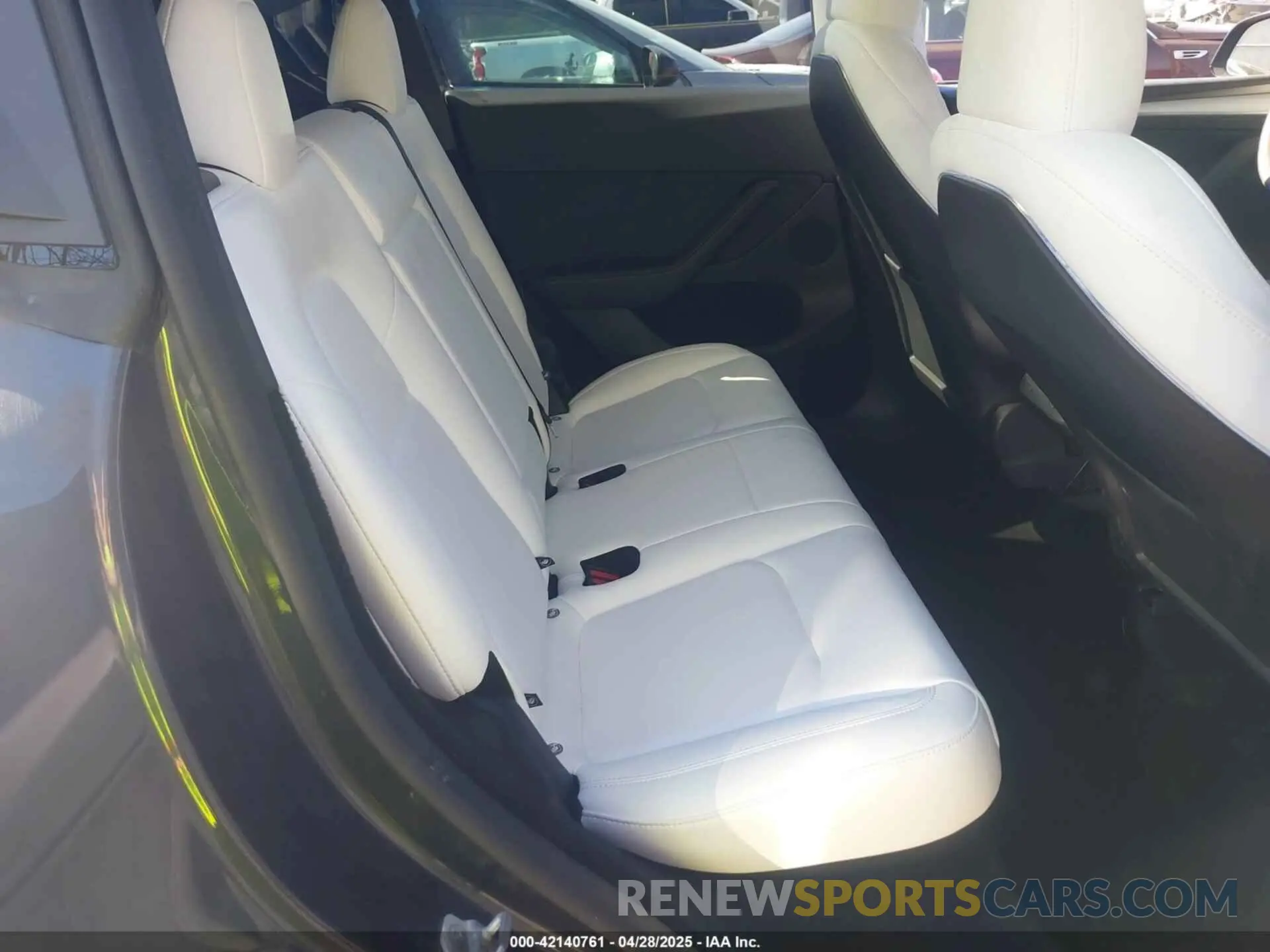 8 fotografías del automóvil dañado 7SAYGDEE8SF244254 TESLA MODEL Y 2025