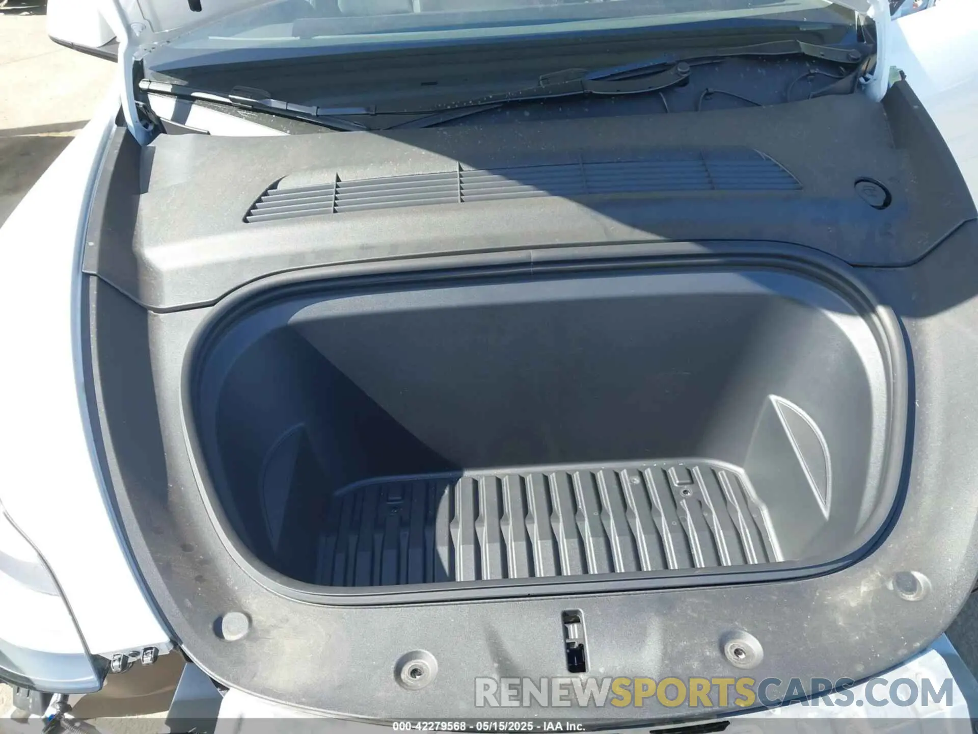 10 fotografías del automóvil dañado 7SAYGDEE8SF256856 TESLA MODEL Y 2025