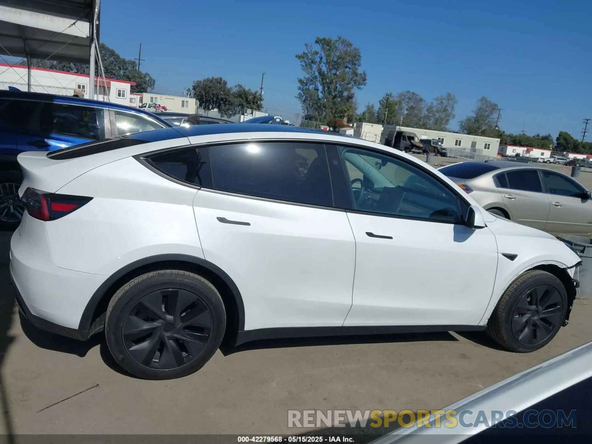 14 fotografías del automóvil dañado 7SAYGDEE8SF256856 TESLA MODEL Y 2025