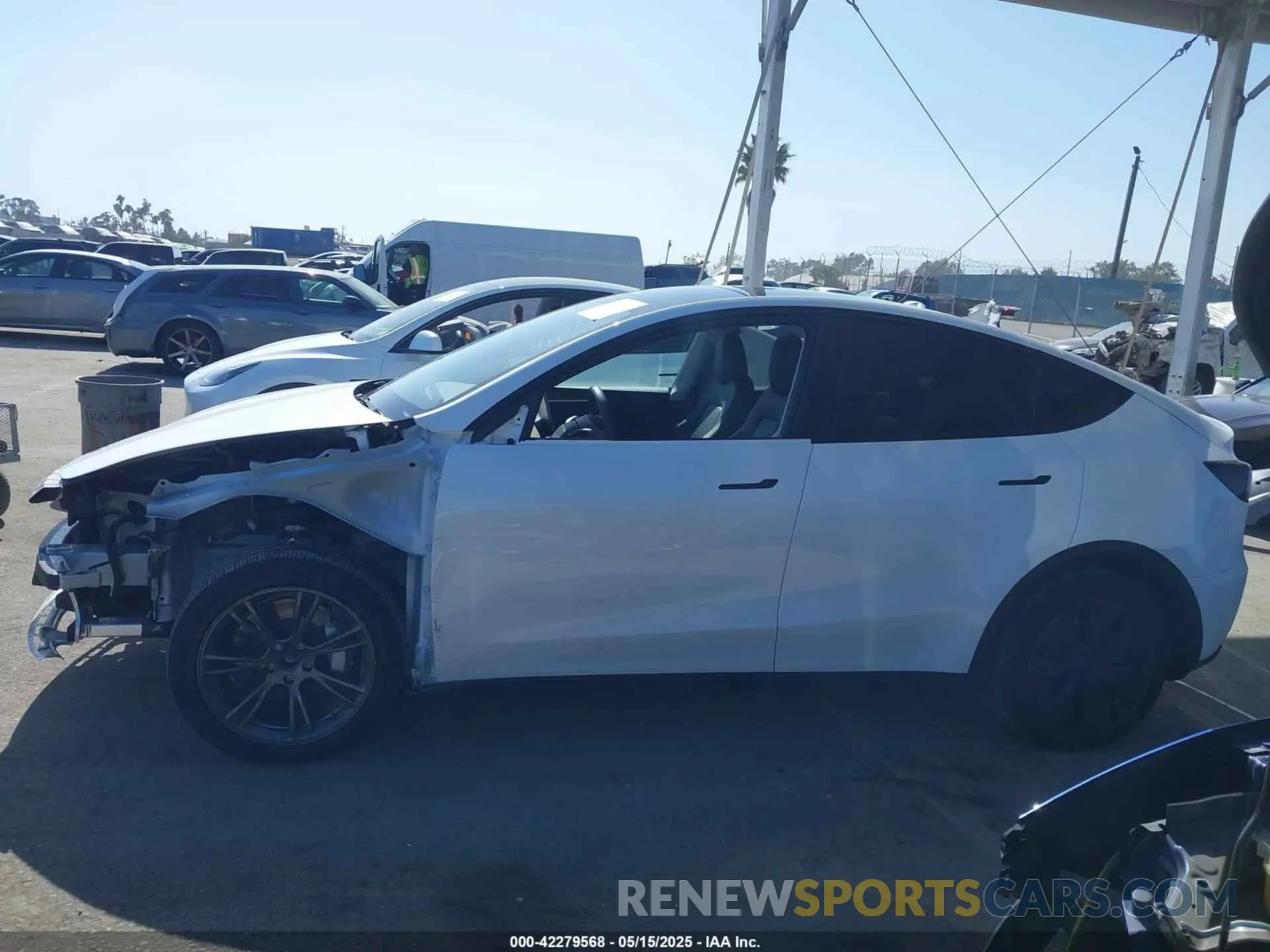 15 fotografías del automóvil dañado 7SAYGDEE8SF256856 TESLA MODEL Y 2025