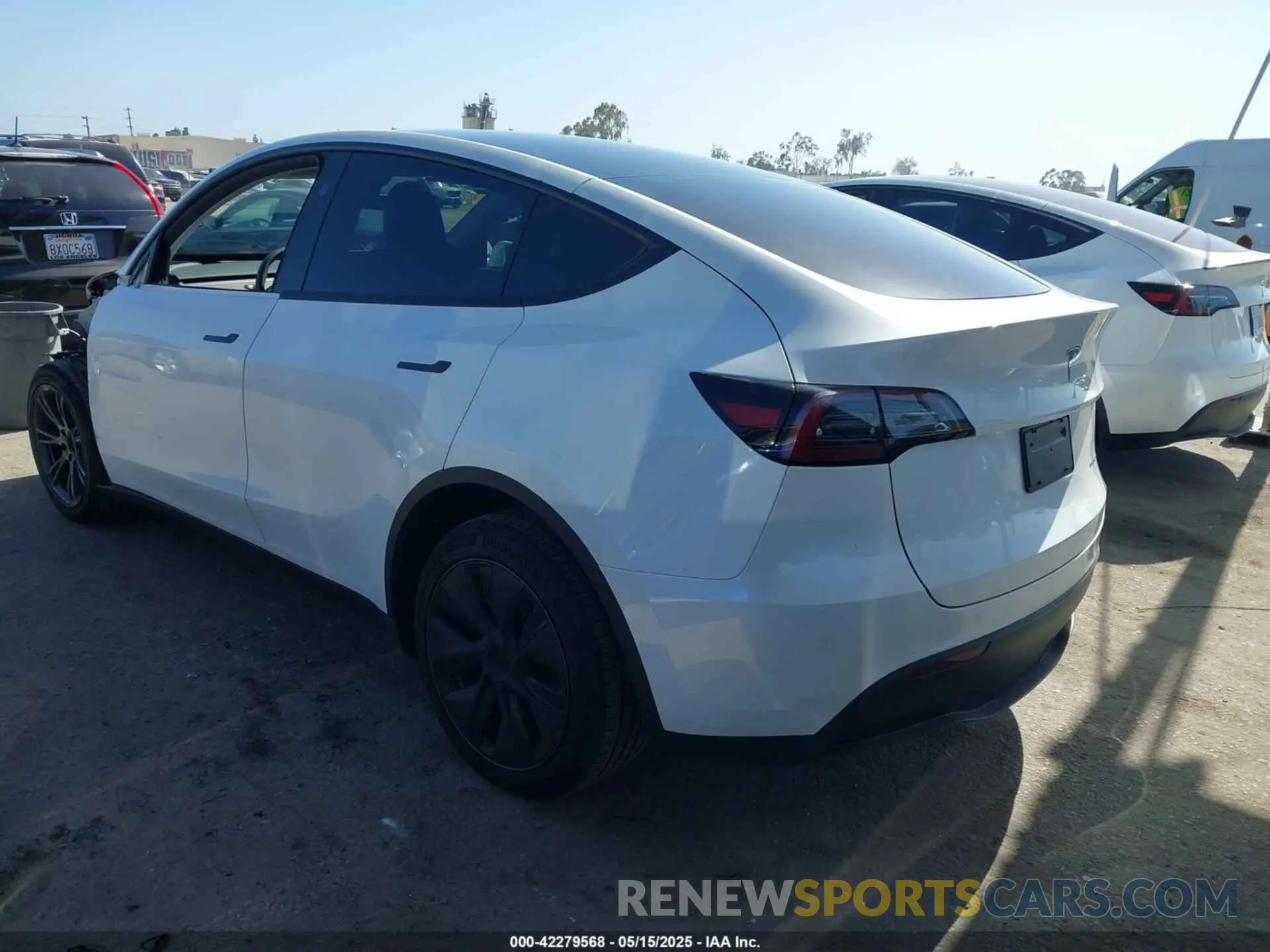 3 fotografías del automóvil dañado 7SAYGDEE8SF256856 TESLA MODEL Y 2025