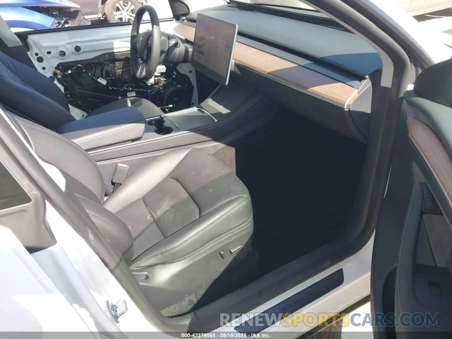 5 fotografías del automóvil dañado 7SAYGDEE8SF256856 TESLA MODEL Y 2025