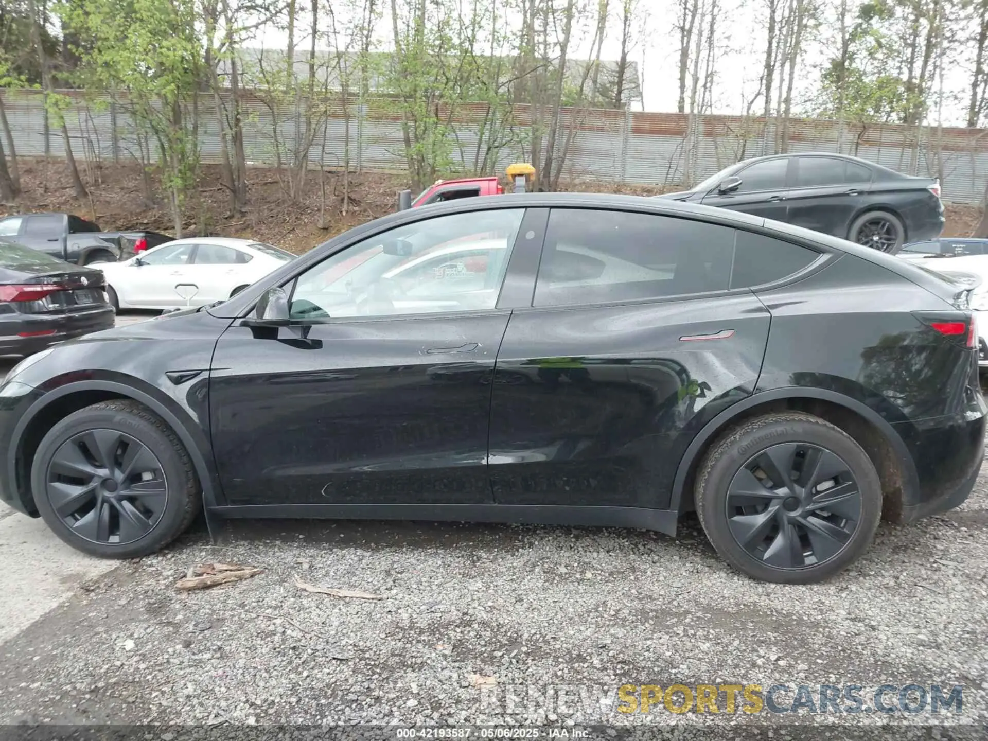 14 fotografías del automóvil dañado 7SAYGDEE9SA367039 TESLA MODEL Y 2025