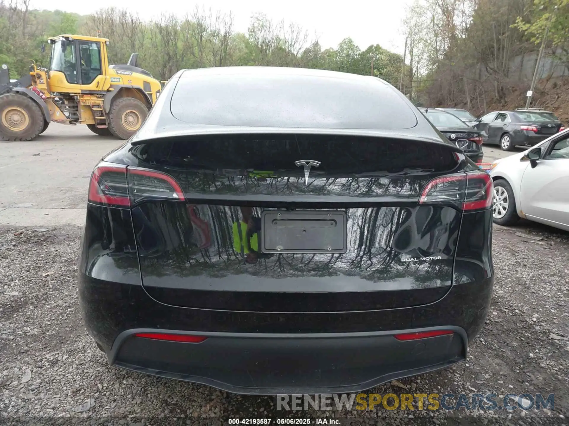 16 fotografías del automóvil dañado 7SAYGDEE9SA367039 TESLA MODEL Y 2025