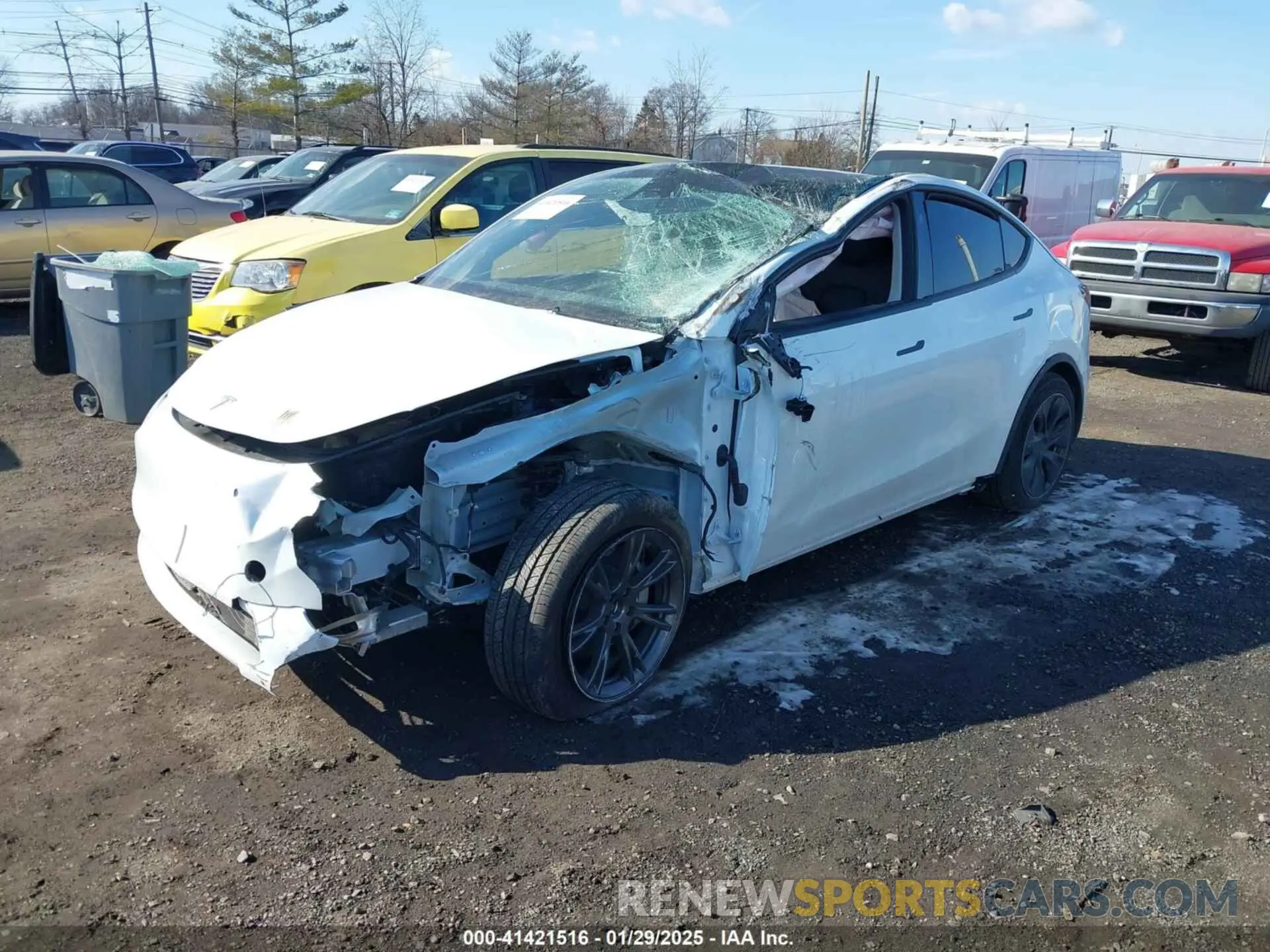 2 fotografías del automóvil dañado 7SAYGDEE9SF248135 TESLA MODEL Y 2025