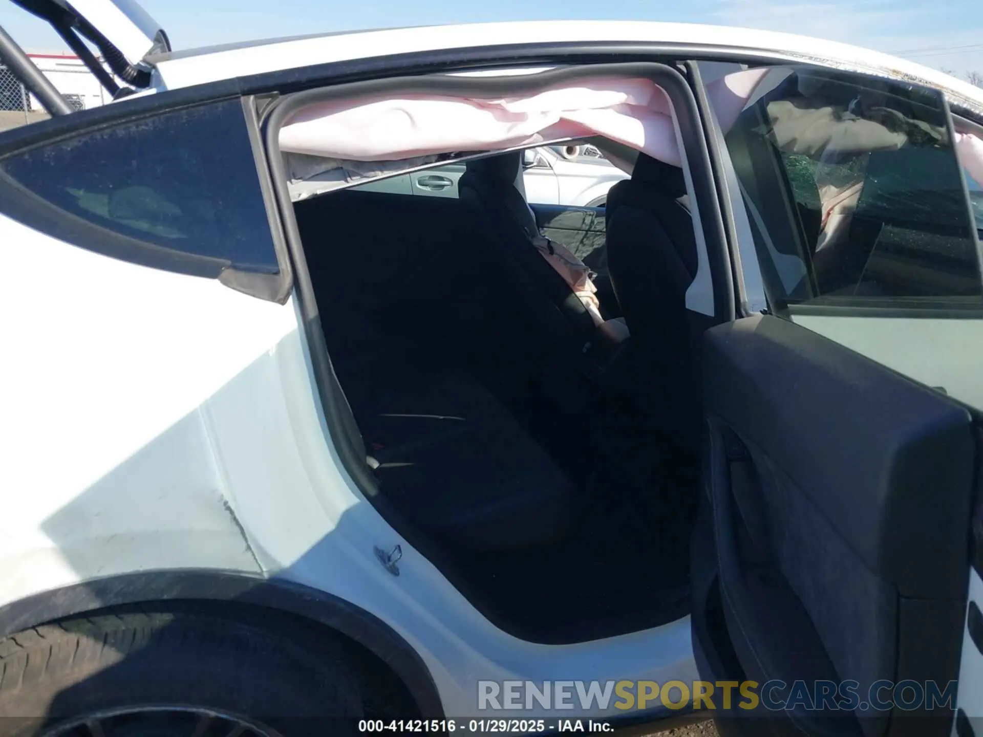 8 fotografías del automóvil dañado 7SAYGDEE9SF248135 TESLA MODEL Y 2025