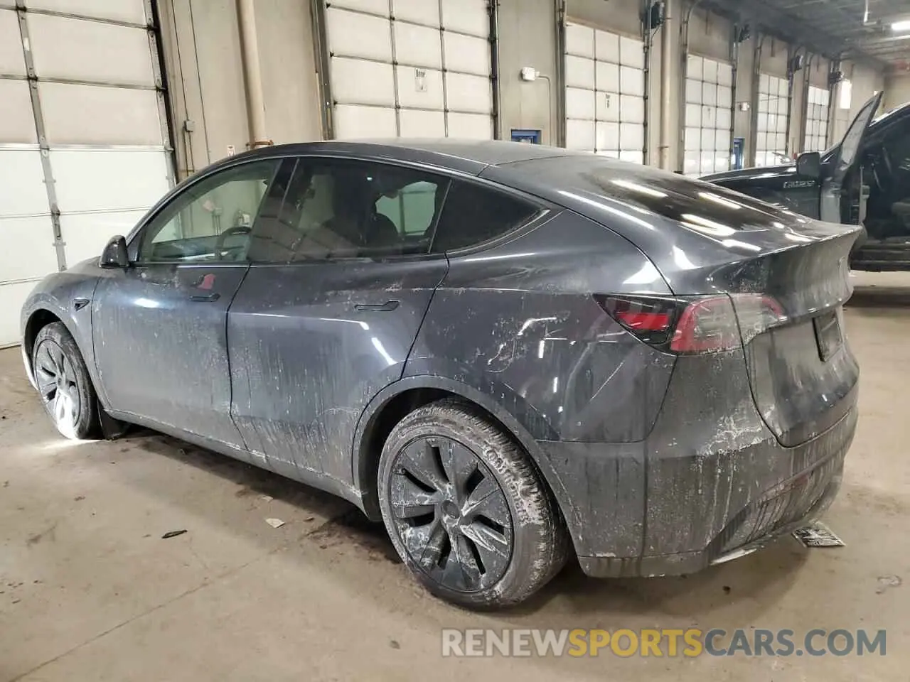 2 fotografías del automóvil dañado 7SAYGDEEXSA356034 TESLA MODEL Y 2025
