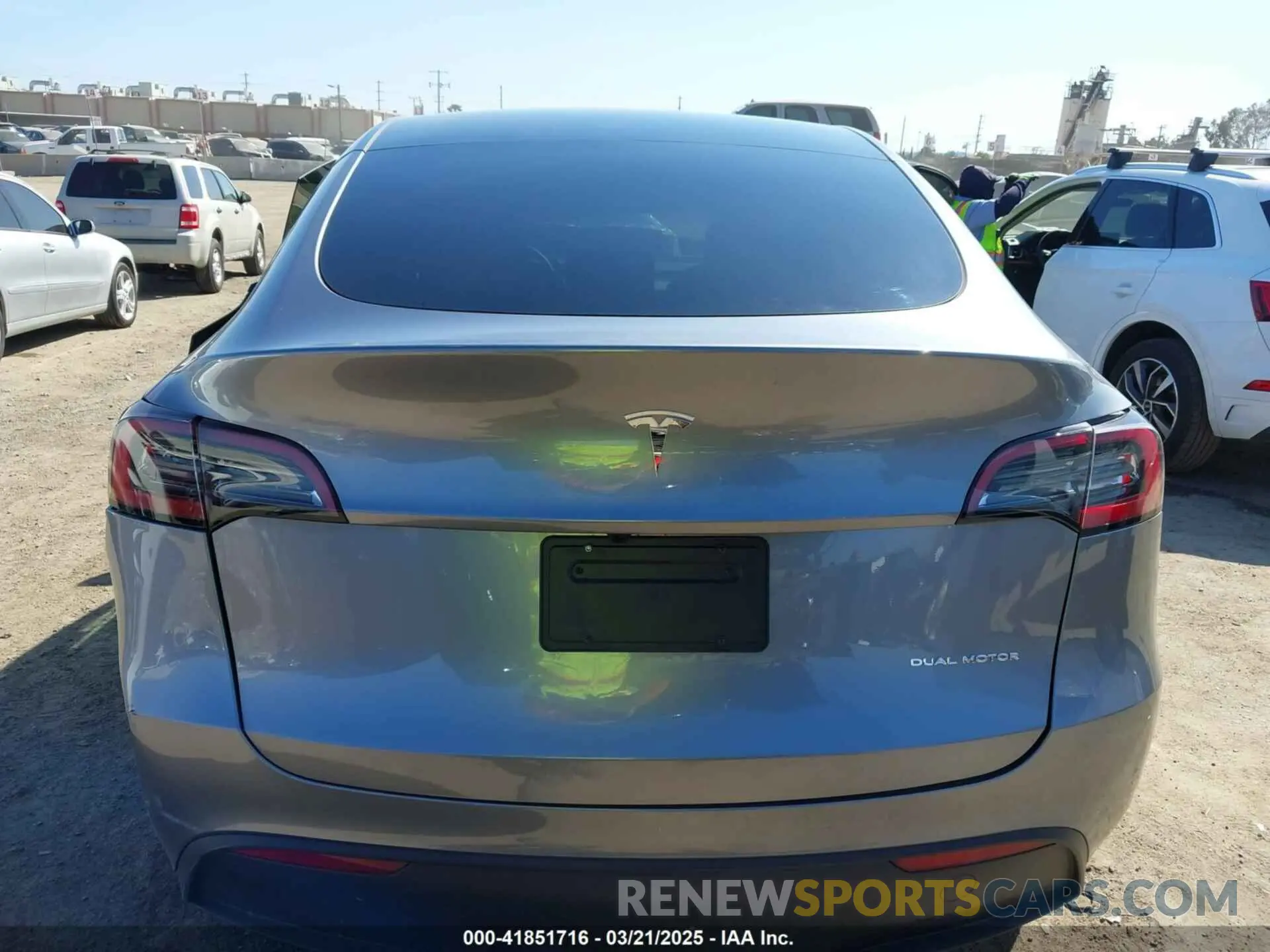 15 fotografías del automóvil dañado 7SAYGDEEXSF240903 TESLA MODEL Y 2025