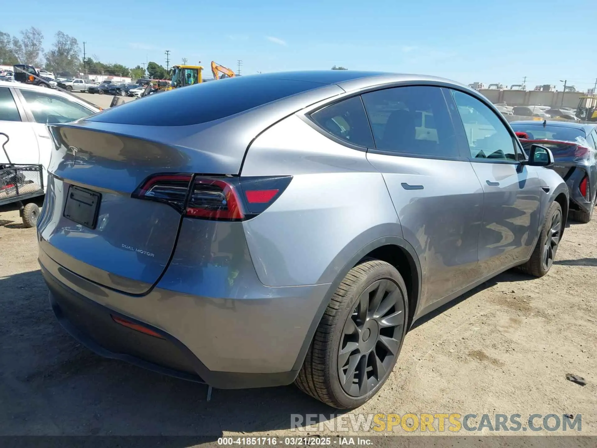 4 fotografías del automóvil dañado 7SAYGDEEXSF240903 TESLA MODEL Y 2025