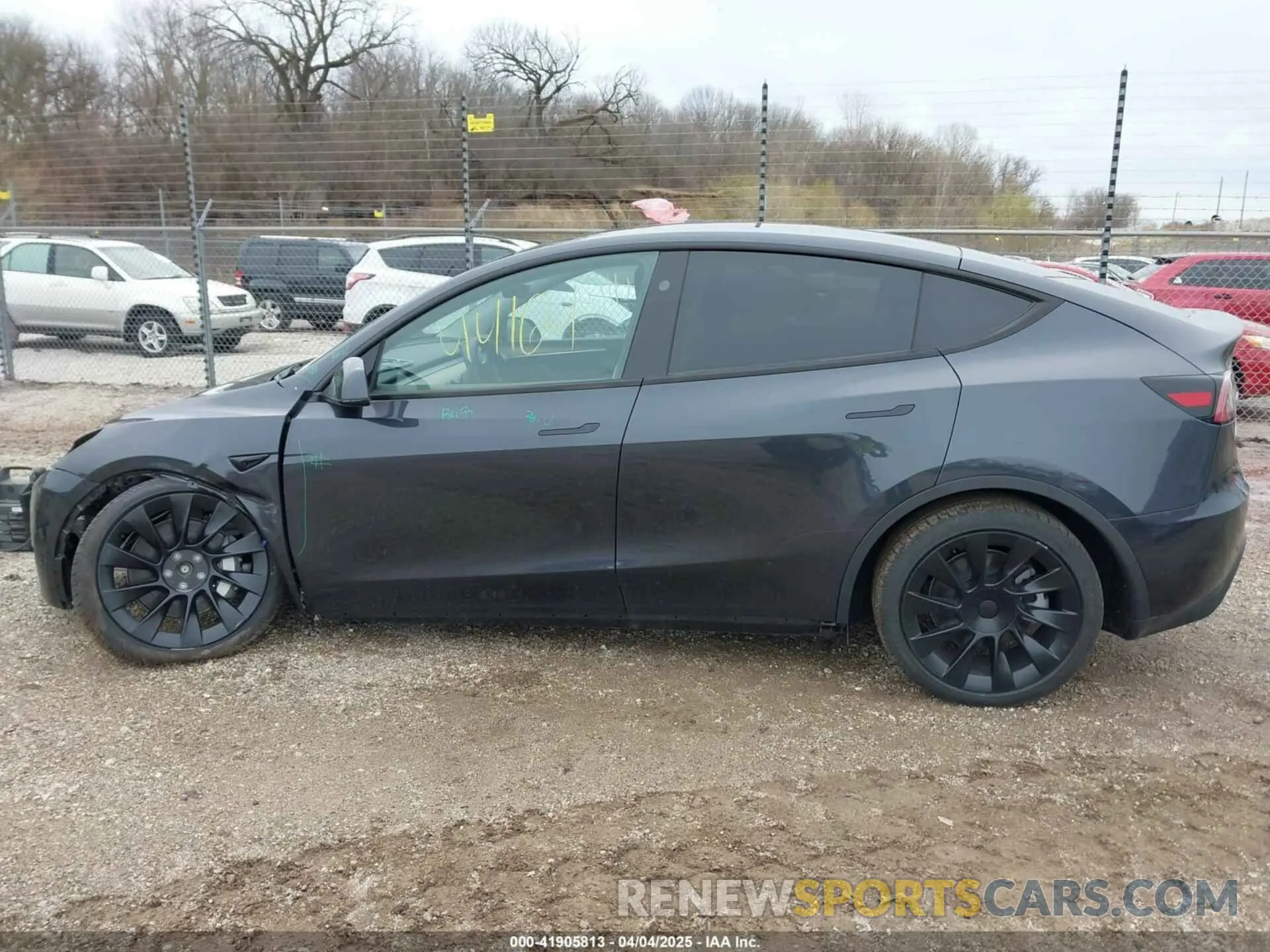 15 fotografías del automóvil dañado 7SAYGDEEXSF266143 TESLA MODEL Y 2025