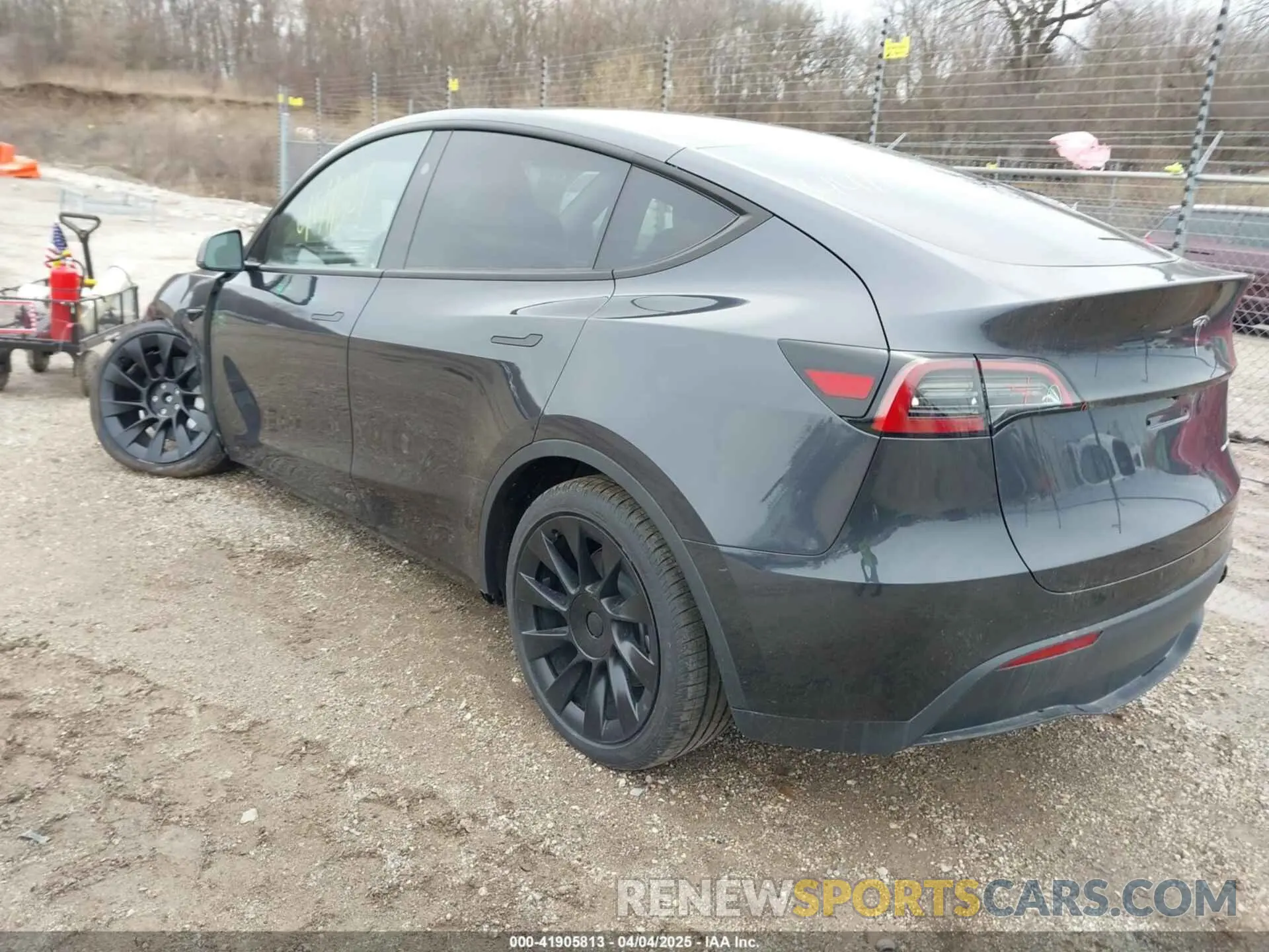 3 fotografías del automóvil dañado 7SAYGDEEXSF266143 TESLA MODEL Y 2025