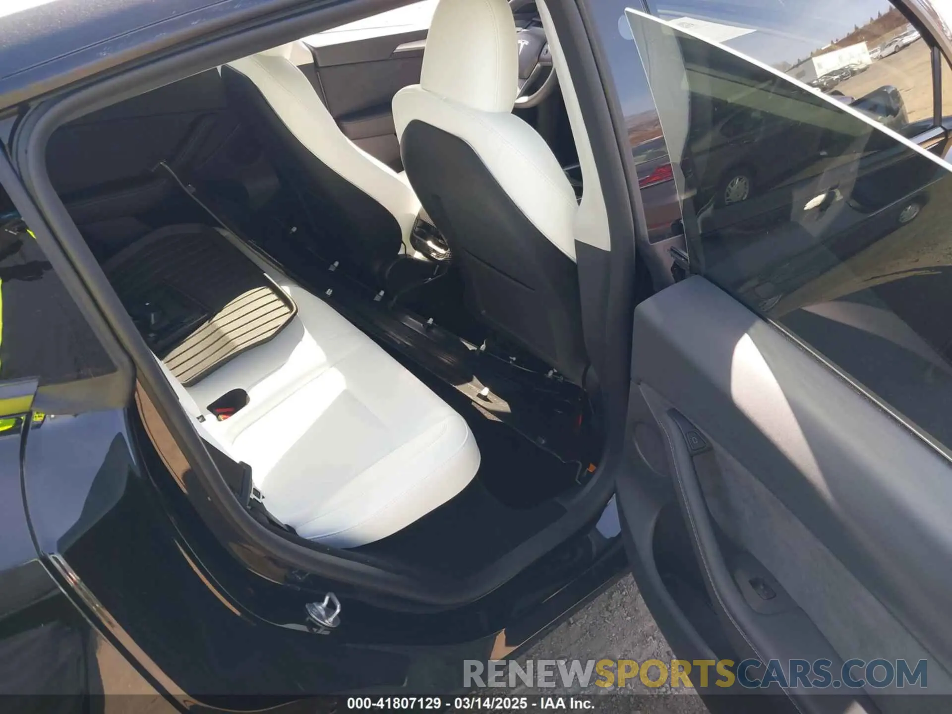 8 fotografías del automóvil dañado 7SAYGDEEXSF267888 TESLA MODEL Y 2025
