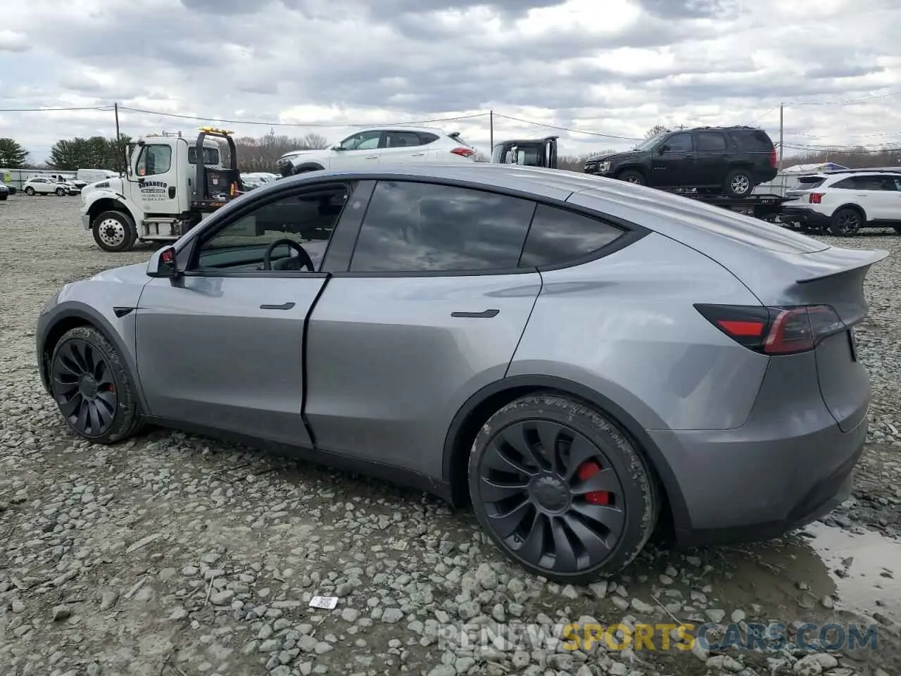 2 fotografías del automóvil dañado 7SAYGDEF1SF304352 TESLA MODEL Y 2025