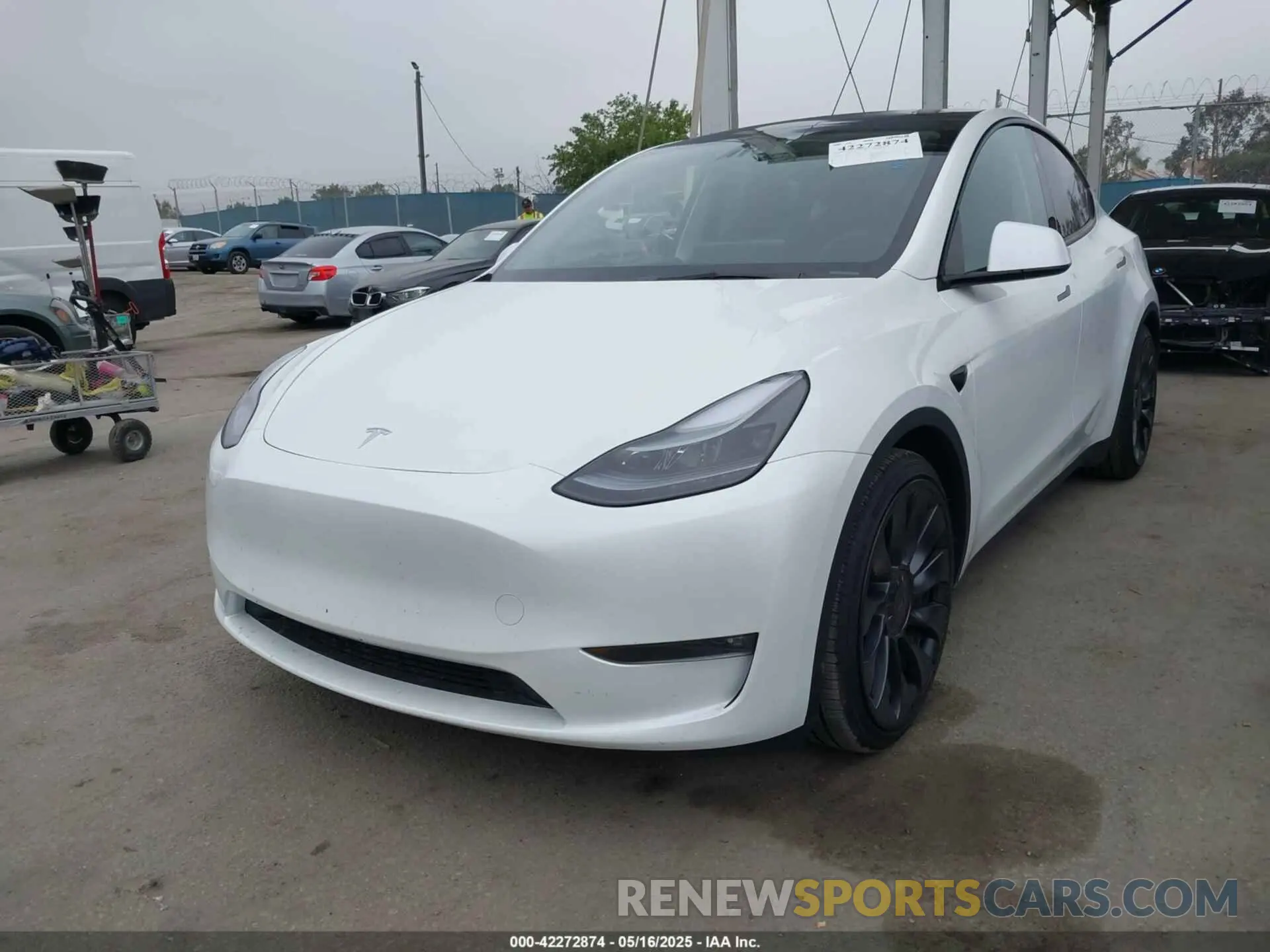 2 fotografías del automóvil dañado 7SAYGDEF3SF245577 TESLA MODEL Y 2025