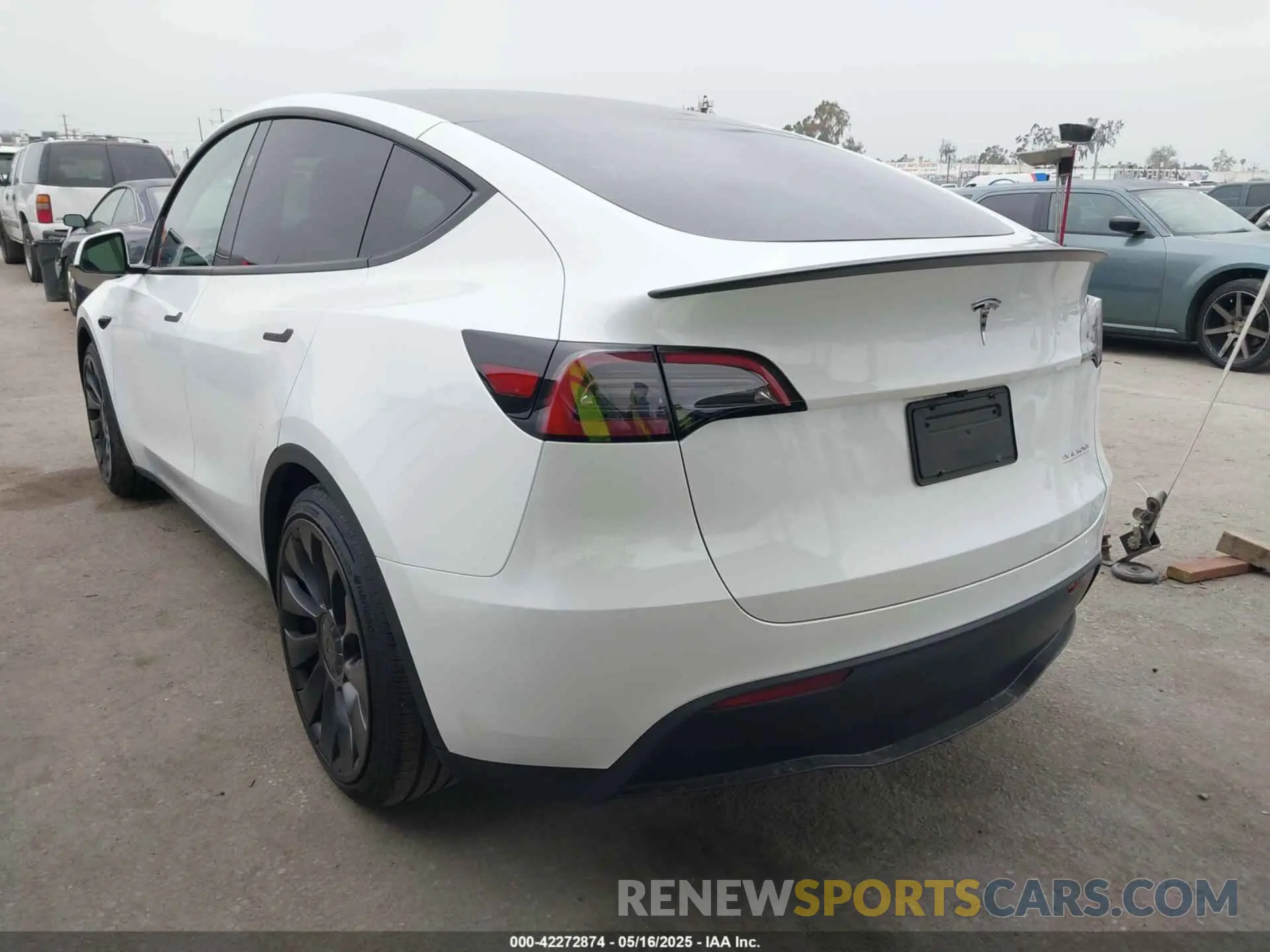 3 fotografías del automóvil dañado 7SAYGDEF3SF245577 TESLA MODEL Y 2025