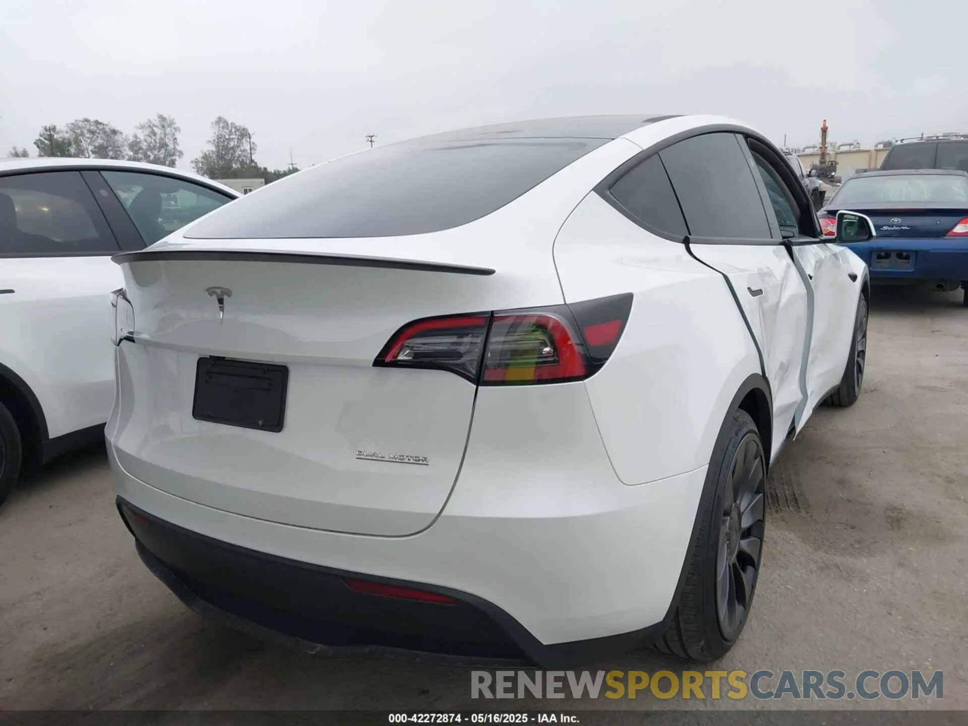 4 fotografías del automóvil dañado 7SAYGDEF3SF245577 TESLA MODEL Y 2025