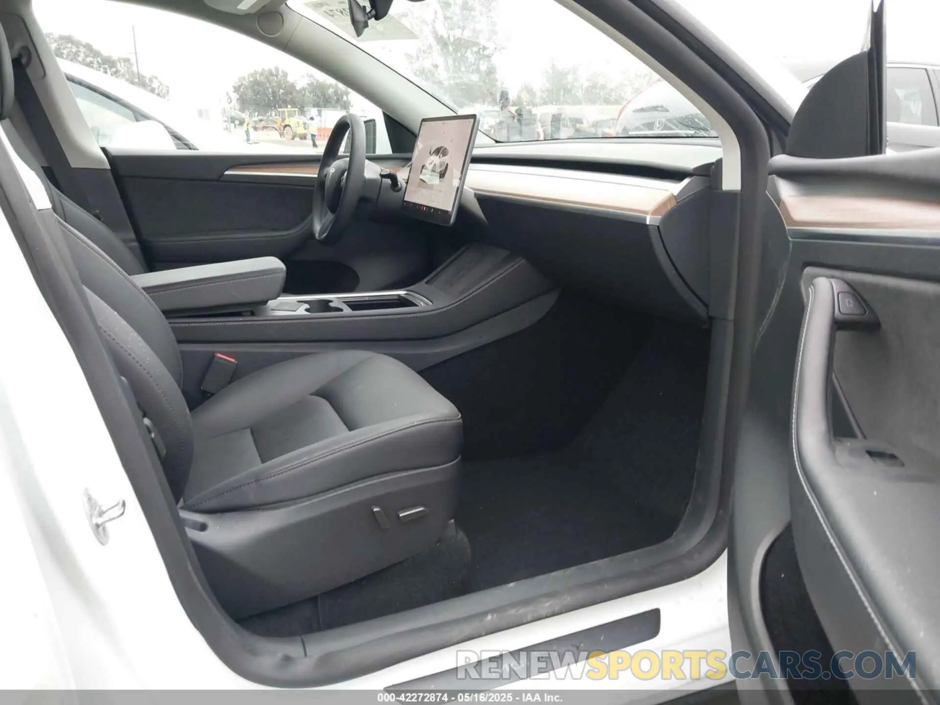 5 fotografías del automóvil dañado 7SAYGDEF3SF245577 TESLA MODEL Y 2025