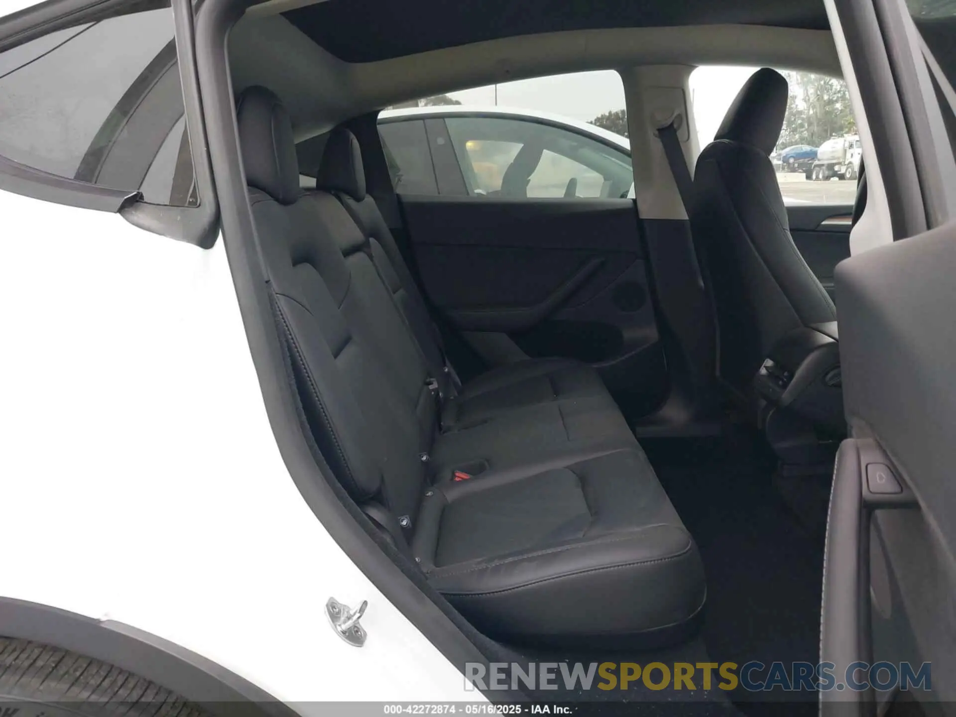 8 fotografías del automóvil dañado 7SAYGDEF3SF245577 TESLA MODEL Y 2025