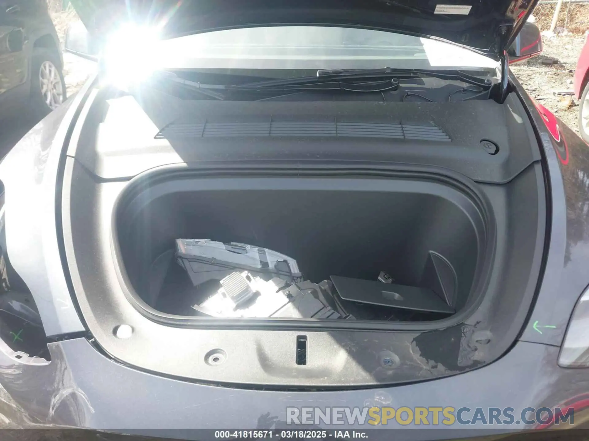 10 fotografías del automóvil dañado 7SAYGDEF4SA344146 TESLA MODEL Y 2025