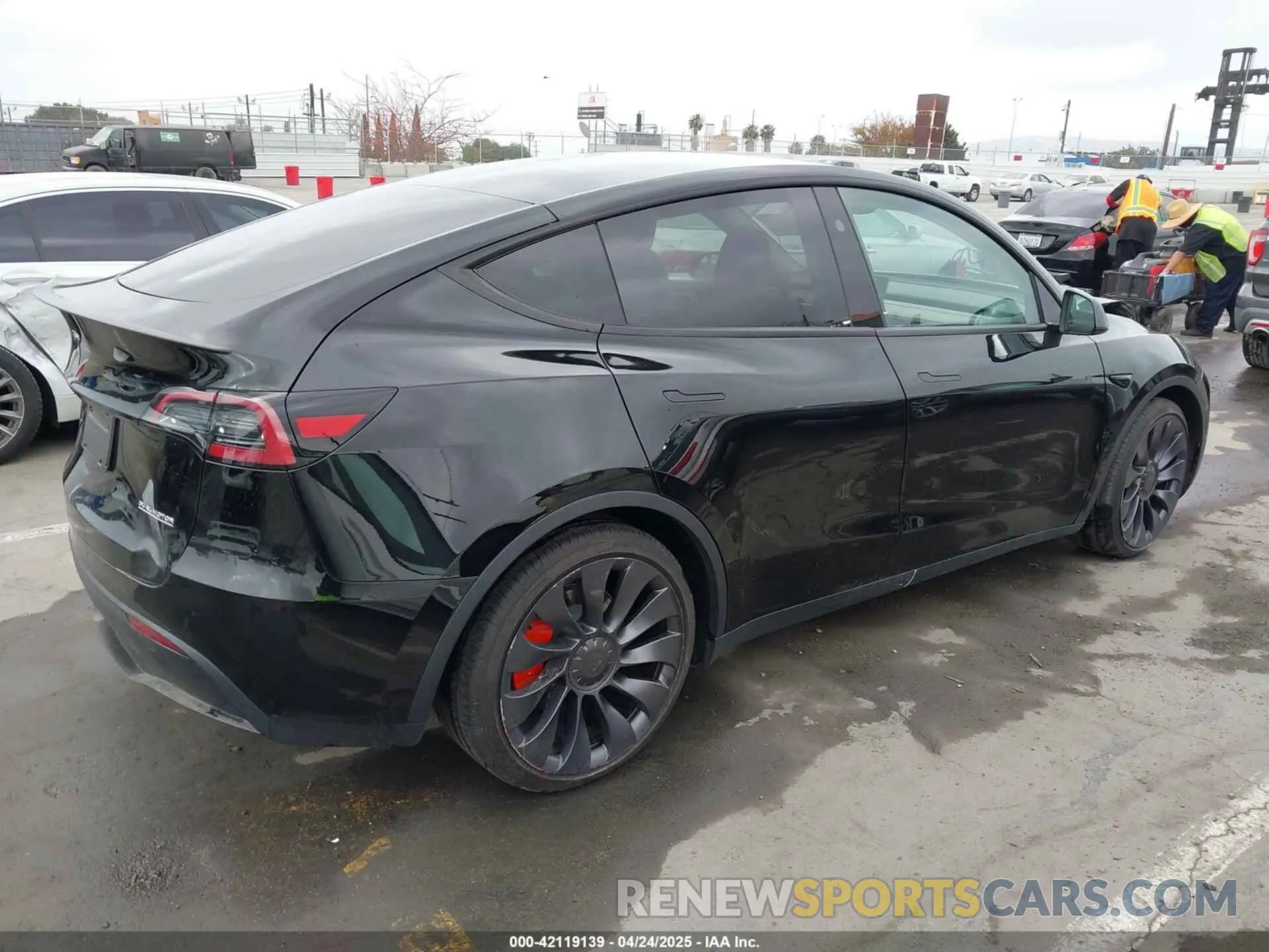 4 fotografías del automóvil dañado 7SAYGDEFXSF231966 TESLA MODEL Y 2025