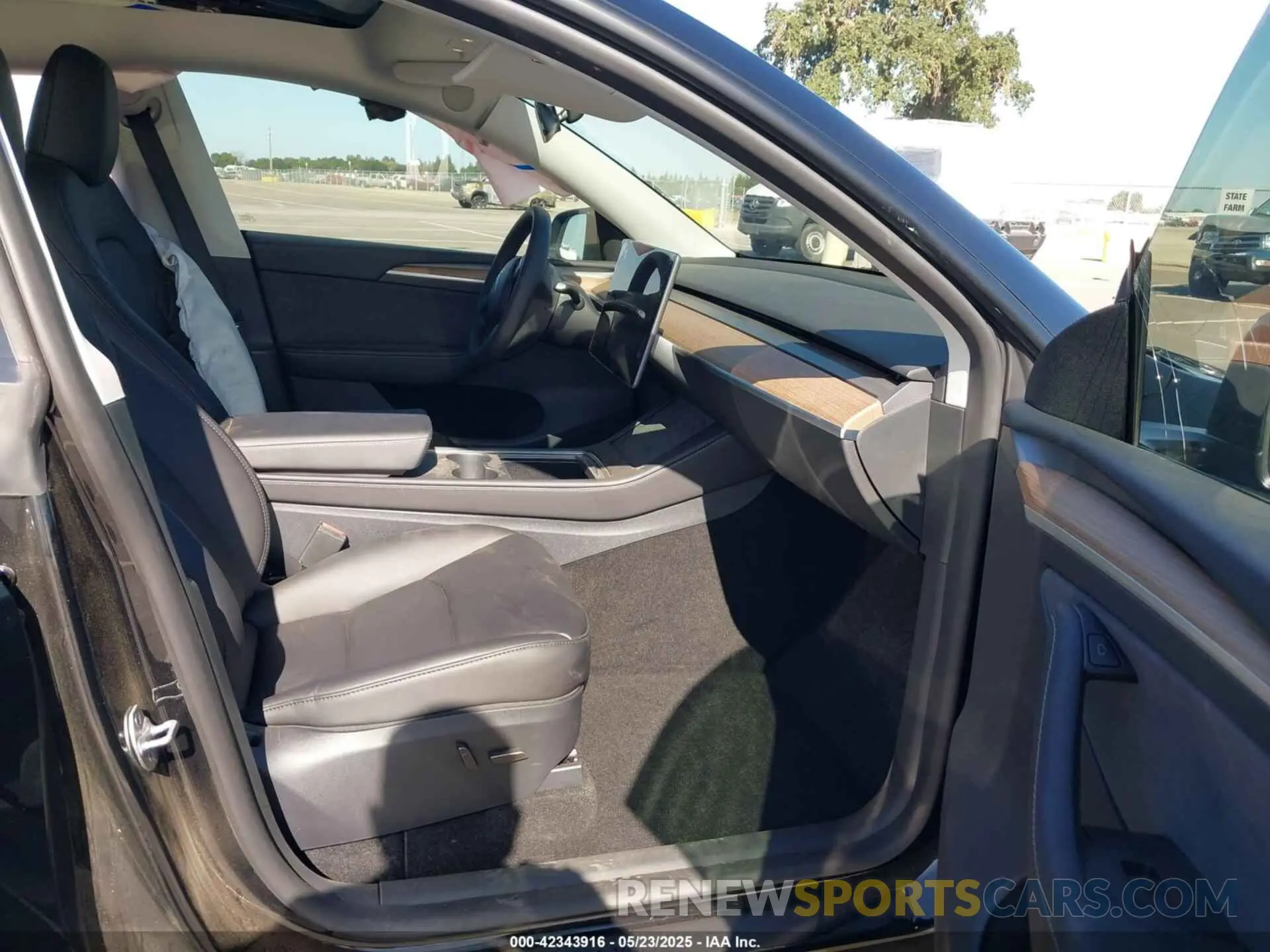 5 fotografías del automóvil dañado 7SAYGDEFXSF261145 TESLA MODEL Y 2025