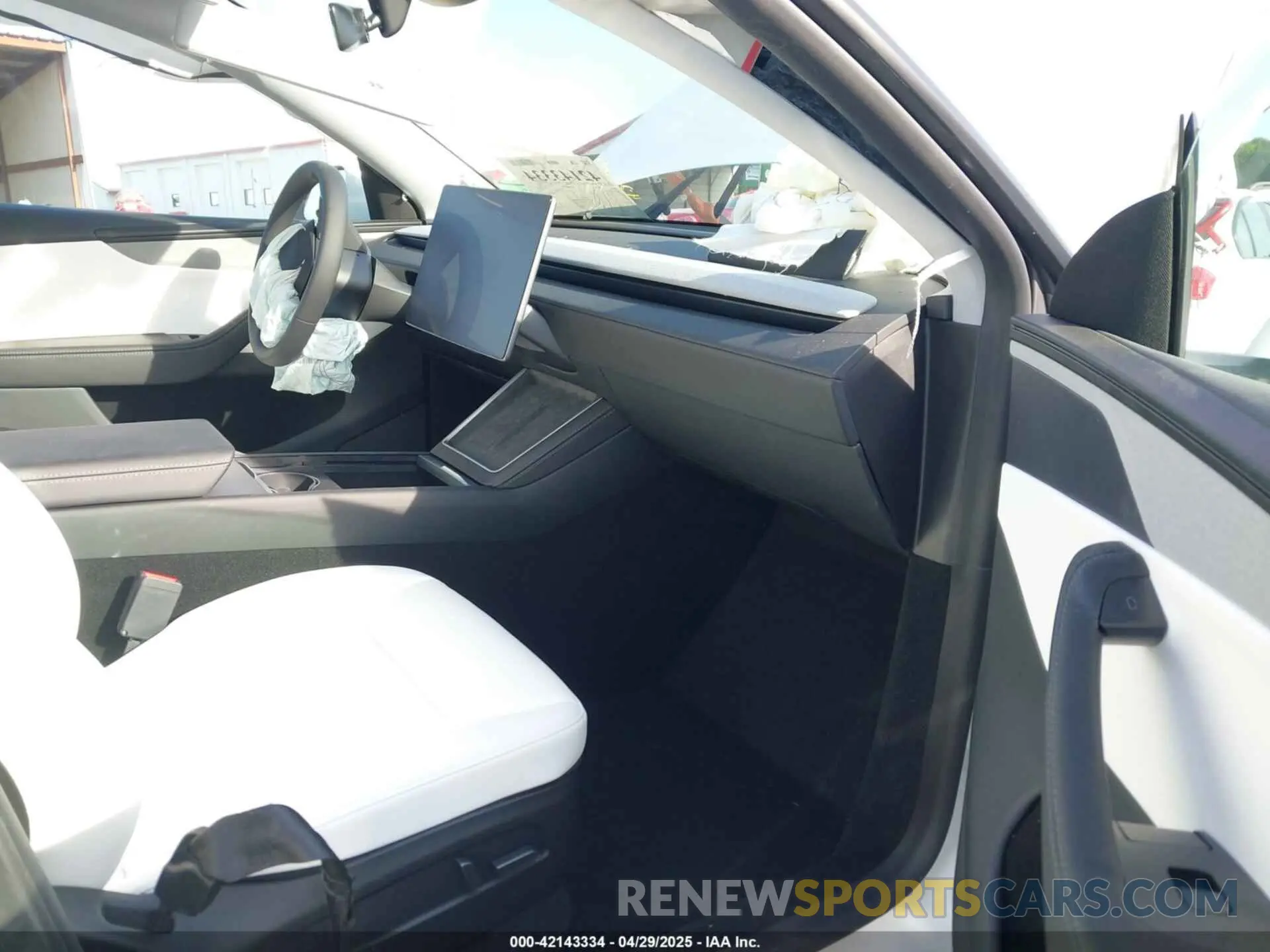 5 fotografías del automóvil dañado 7SAYGDEE3TA391421 TESLA MODEL Y 2026