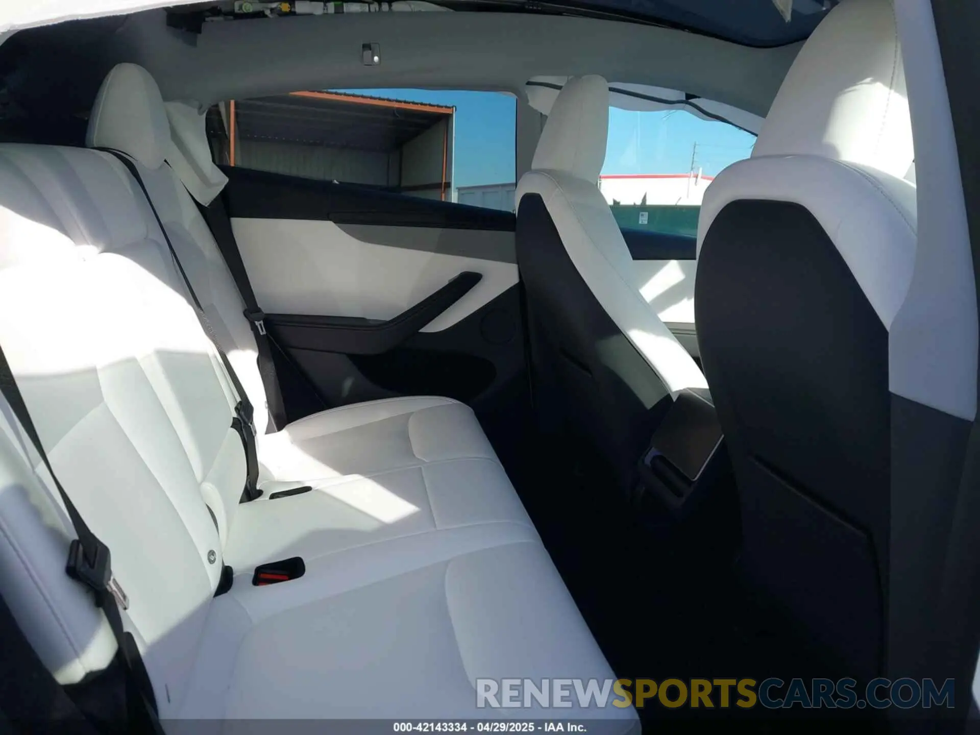 8 fotografías del automóvil dañado 7SAYGDEE3TA391421 TESLA MODEL Y 2026