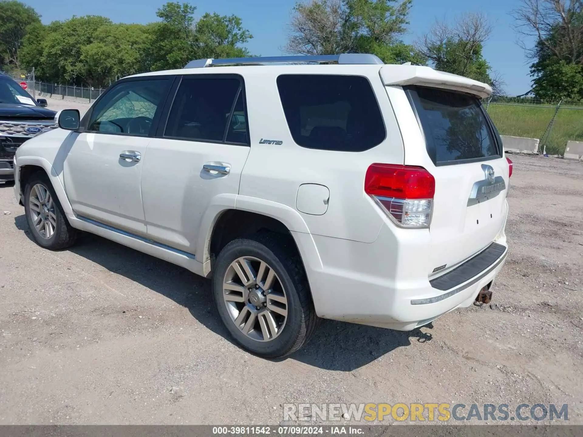 3 fotografías del automóvil dañado JTEBU5JR0D5115273 TOYOTA 4RUNNER 2013