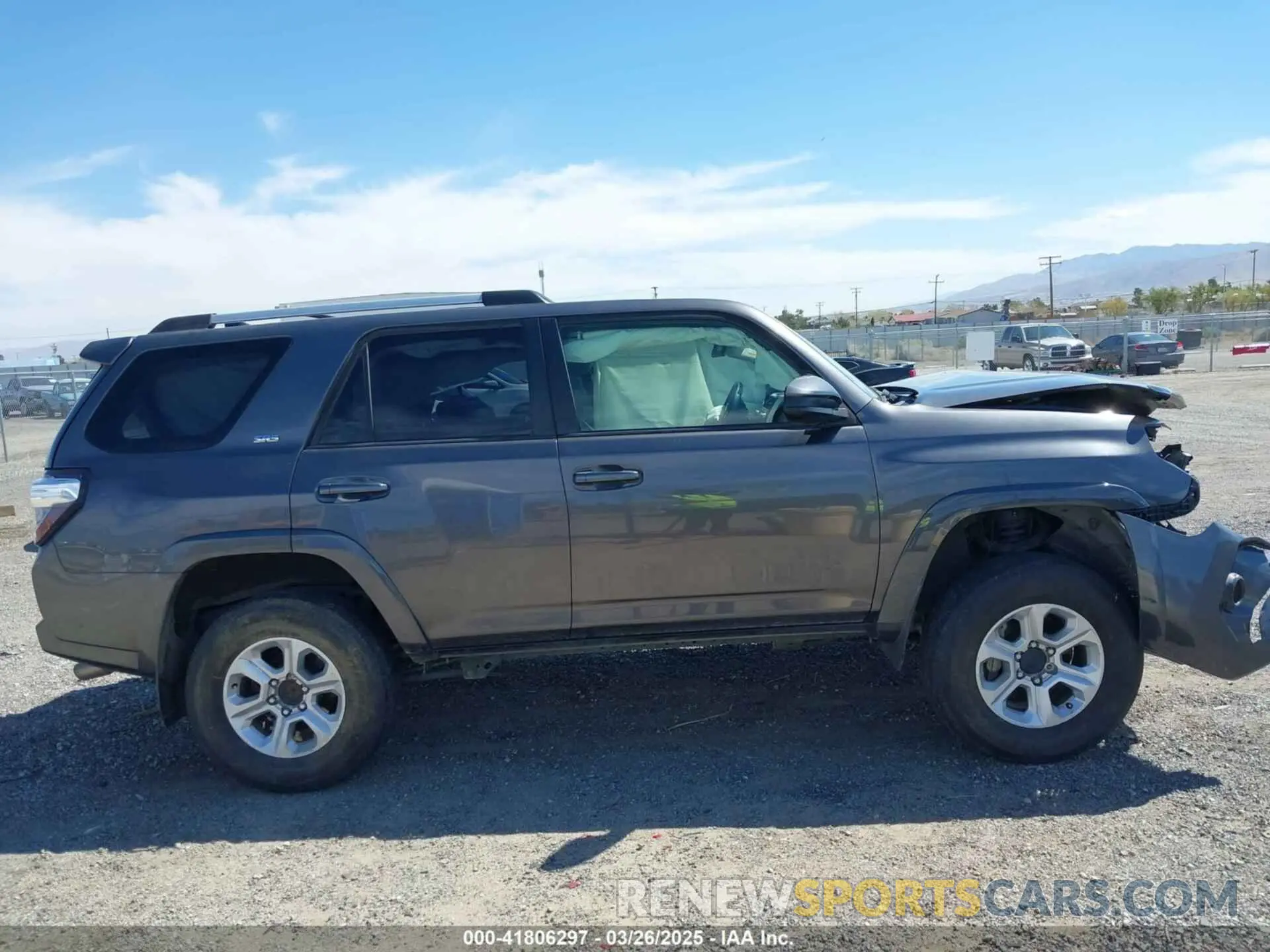 13 fotografías del automóvil dañado JTEBU5JR0K5655526 TOYOTA 4RUNNER 2019