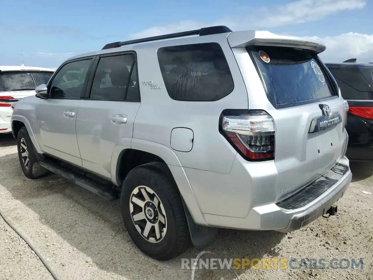 2 fotografías del automóvil dañado JTEBU5JR0K5688218 TOYOTA 4RUNNER 2019