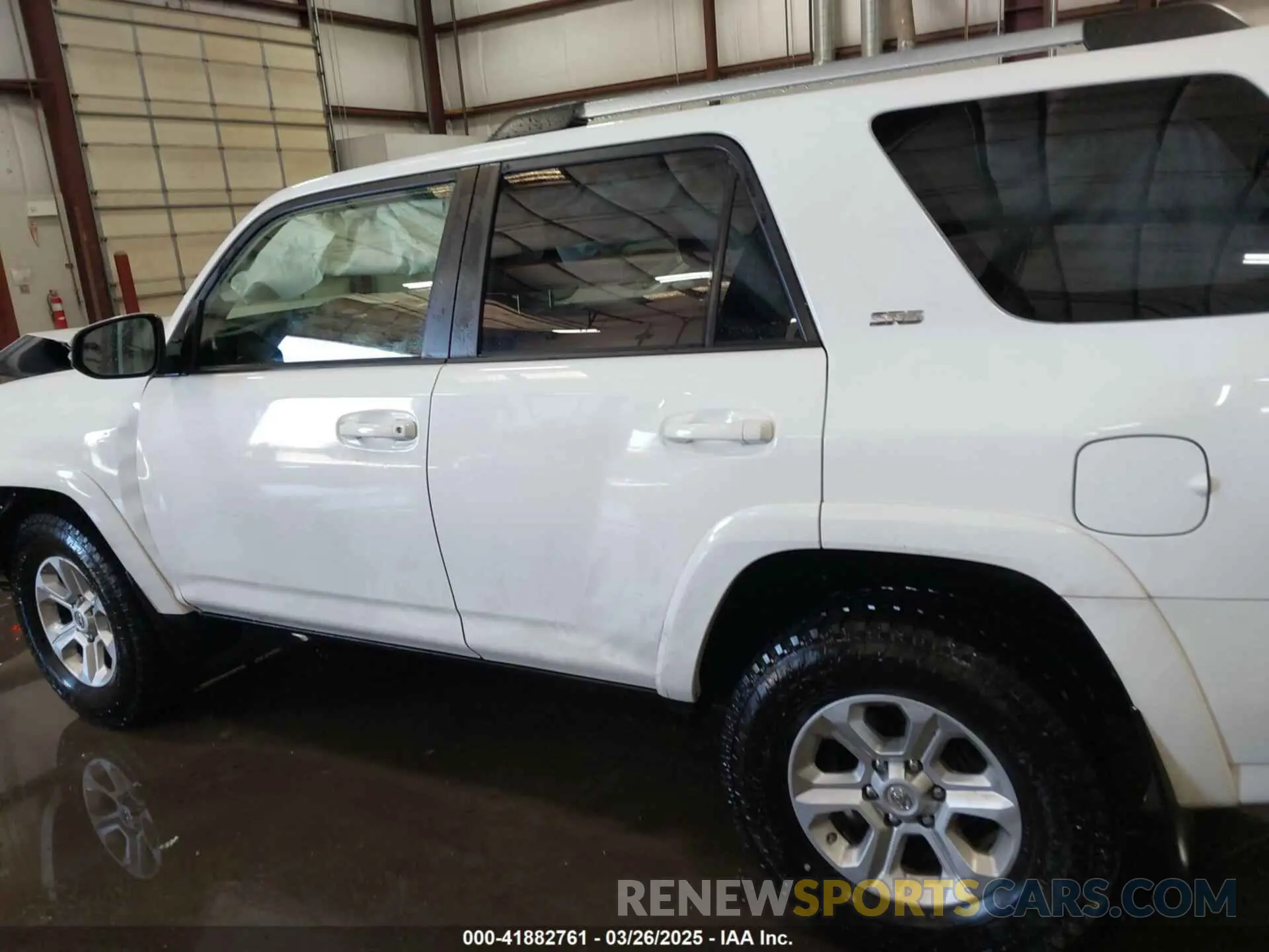 14 fotografías del automóvil dañado JTEBU5JR0K5693273 TOYOTA 4RUNNER 2019