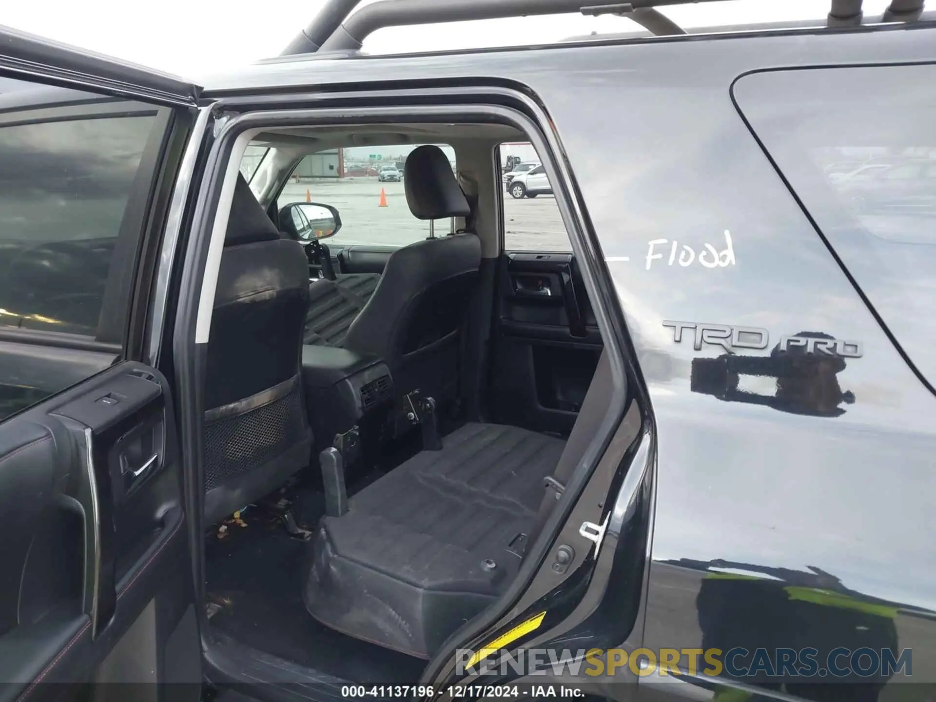 12 fotografías del automóvil dañado JTEBU5JR0K5693581 TOYOTA 4RUNNER 2019