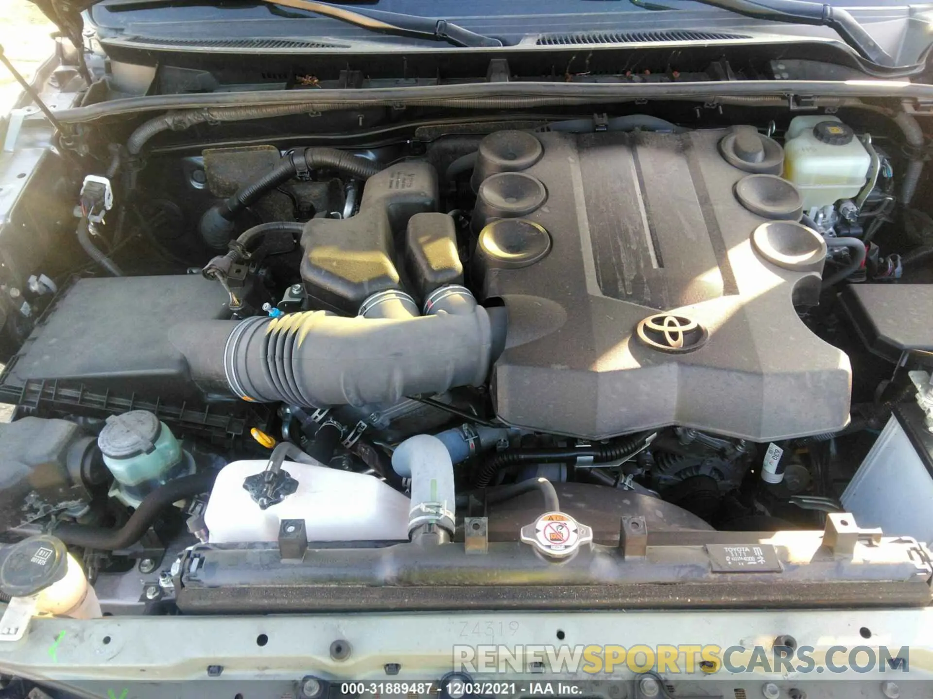 10 fotografías del automóvil dañado JTEBU5JR0K5710668 TOYOTA 4RUNNER 2019