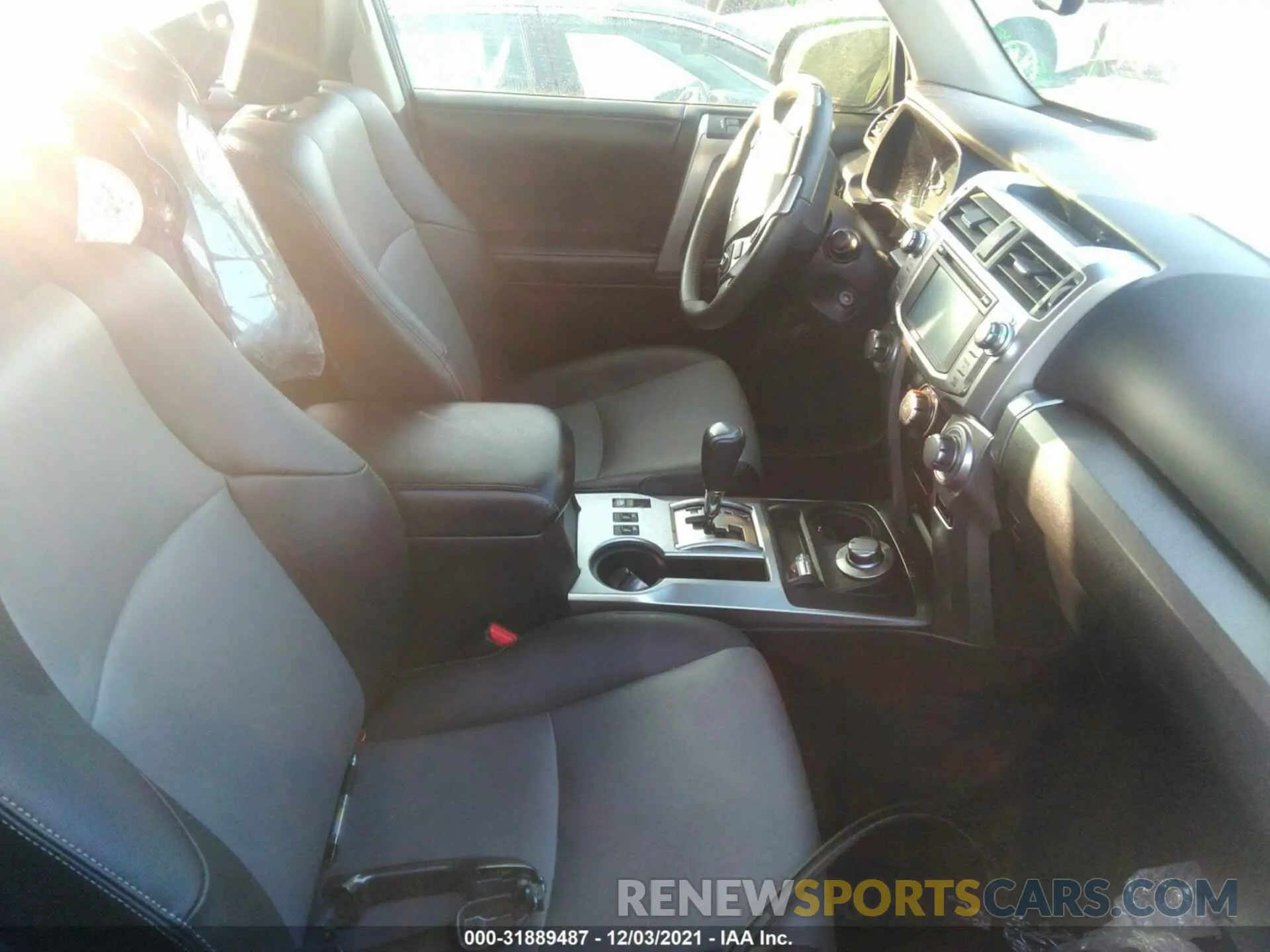 5 fotografías del automóvil dañado JTEBU5JR0K5710668 TOYOTA 4RUNNER 2019