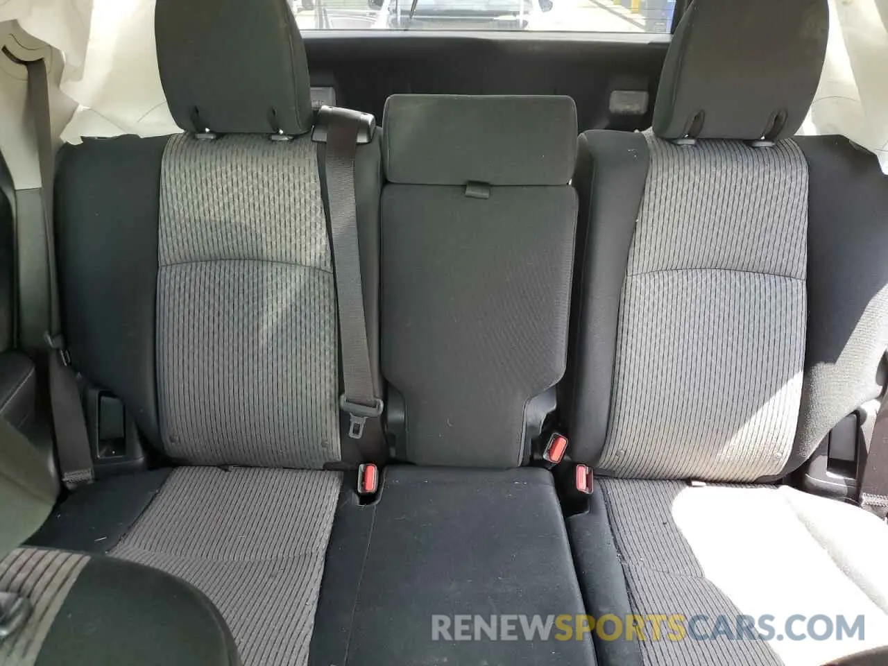 10 fotografías del automóvil dañado JTEBU5JR2K5644916 TOYOTA 4RUNNER 2019