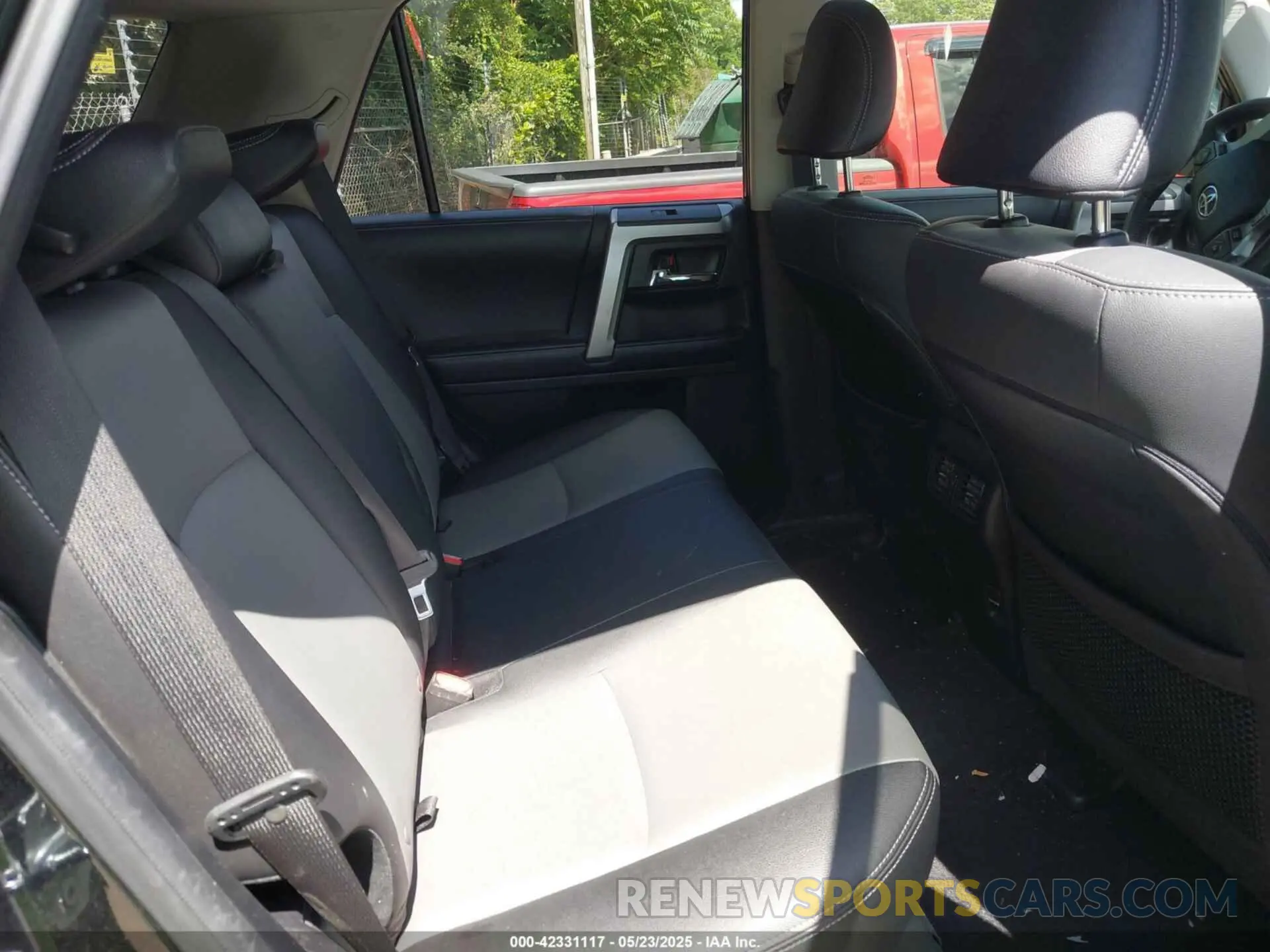 8 fotografías del automóvil dañado JTEBU5JR2K5655866 TOYOTA 4RUNNER 2019