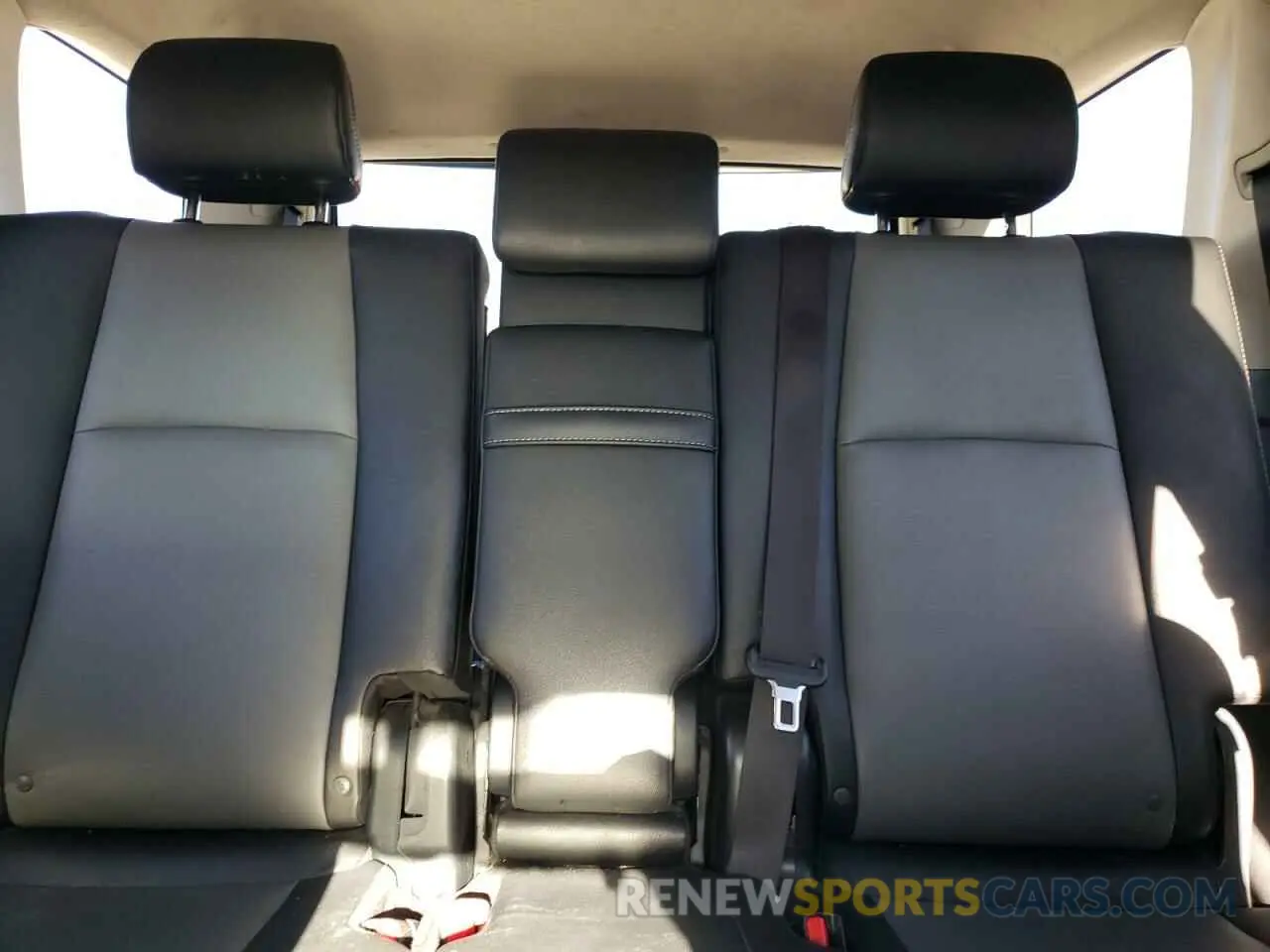 10 fotografías del automóvil dañado JTEBU5JR2K5689189 TOYOTA 4RUNNER 2019