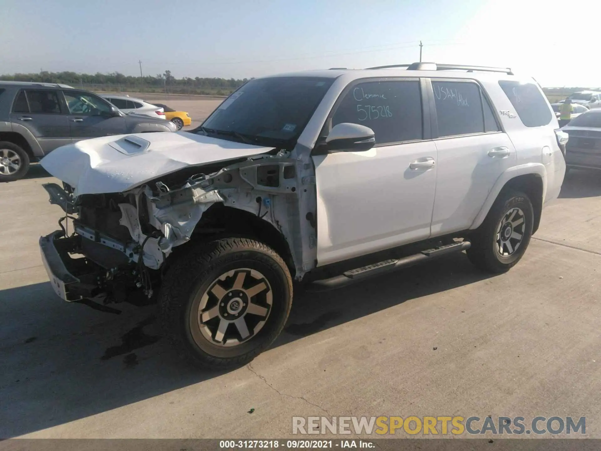 2 fotografías del automóvil dañado JTEBU5JR2K5733935 TOYOTA 4RUNNER 2019