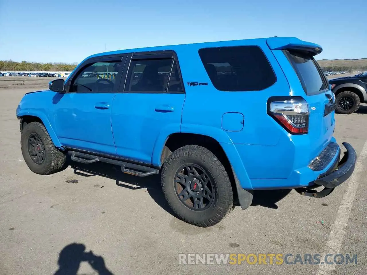 2 fotografías del automóvil dañado JTEBU5JR3K5654662 TOYOTA 4RUNNER 2019