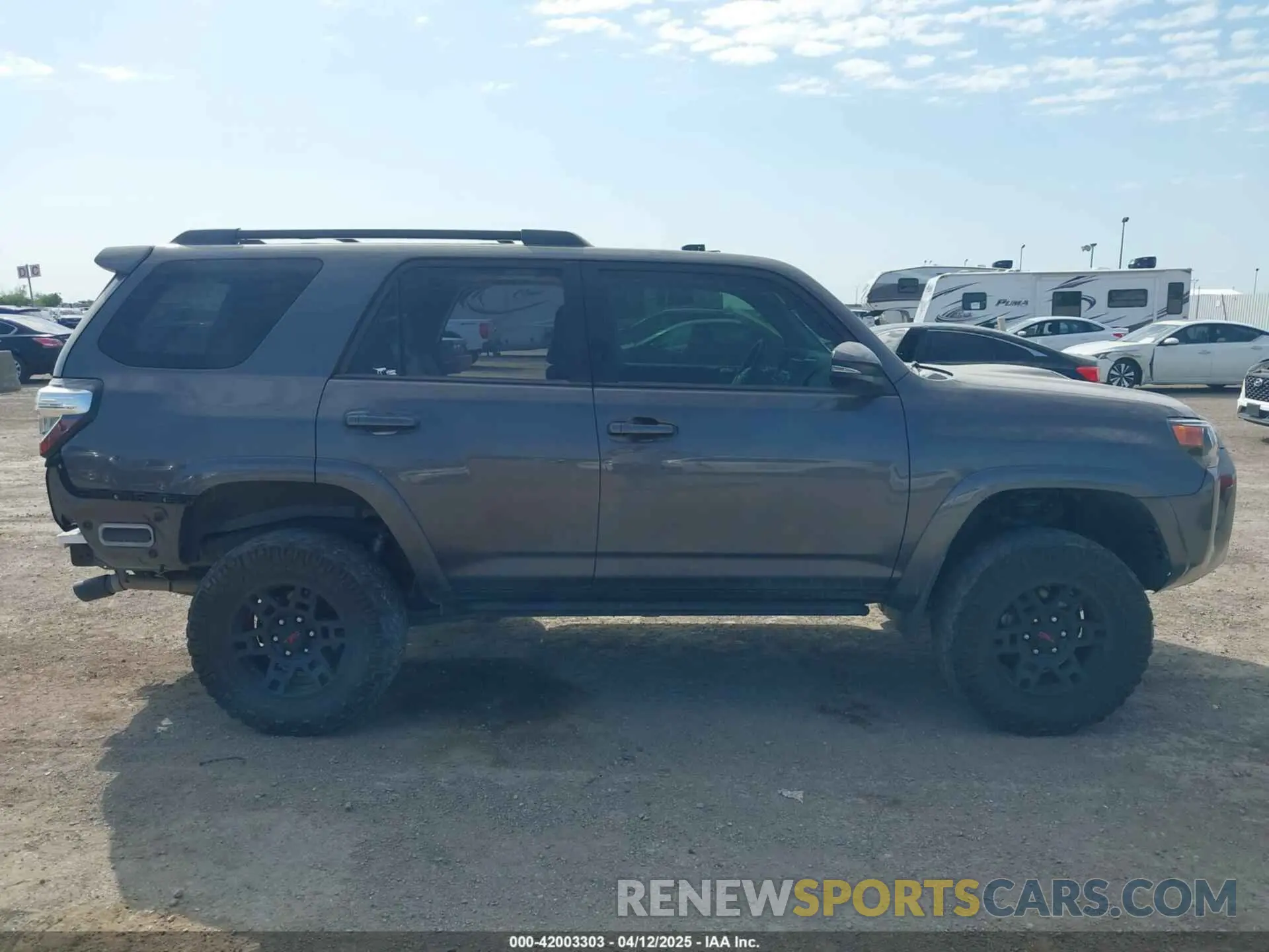 13 fotografías del automóvil dañado JTEBU5JR3K5713628 TOYOTA 4RUNNER 2019
