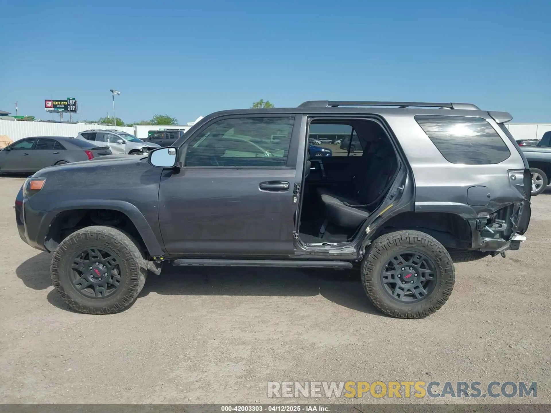 14 fotografías del automóvil dañado JTEBU5JR3K5713628 TOYOTA 4RUNNER 2019