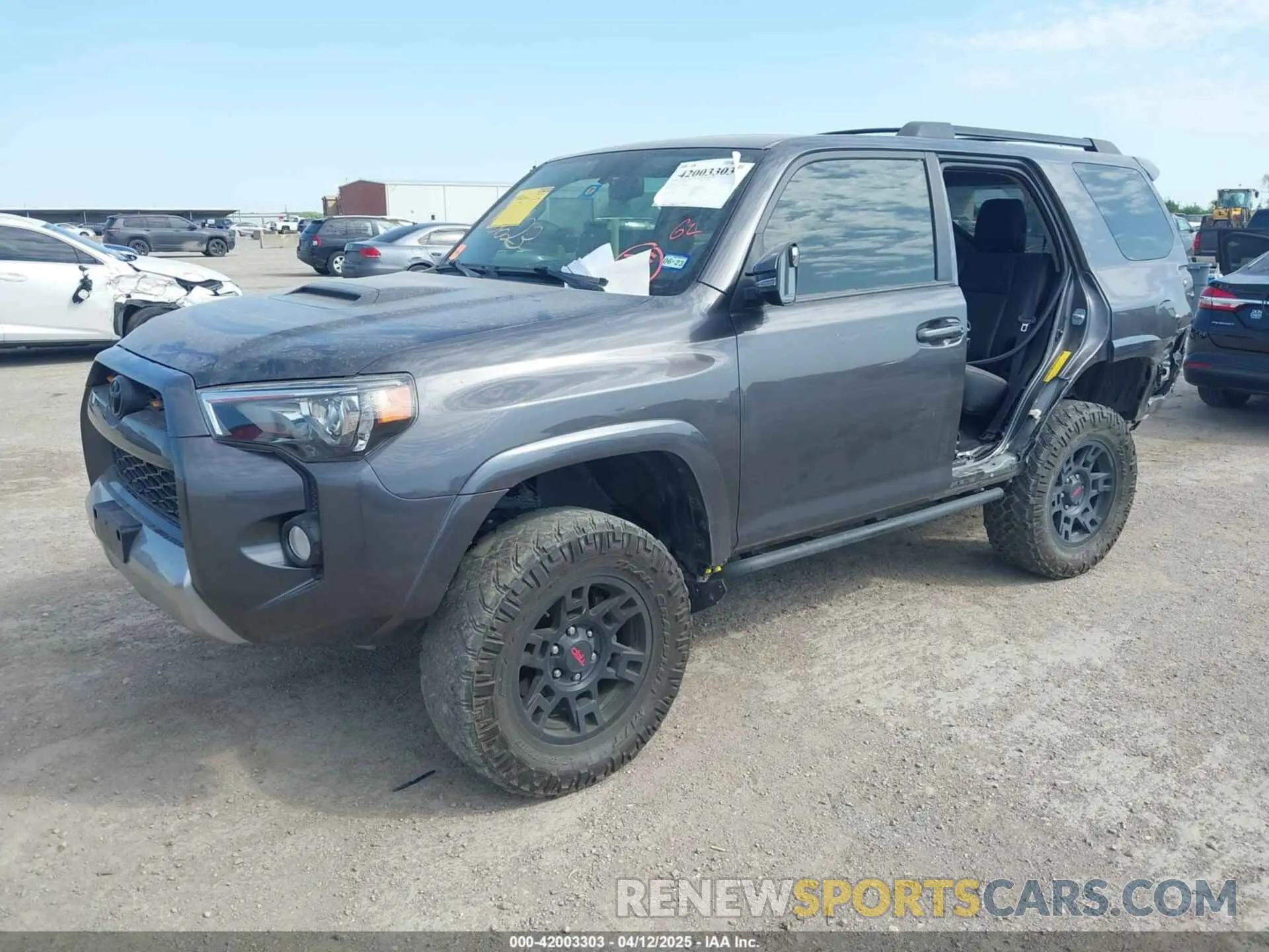 2 fotografías del automóvil dañado JTEBU5JR3K5713628 TOYOTA 4RUNNER 2019