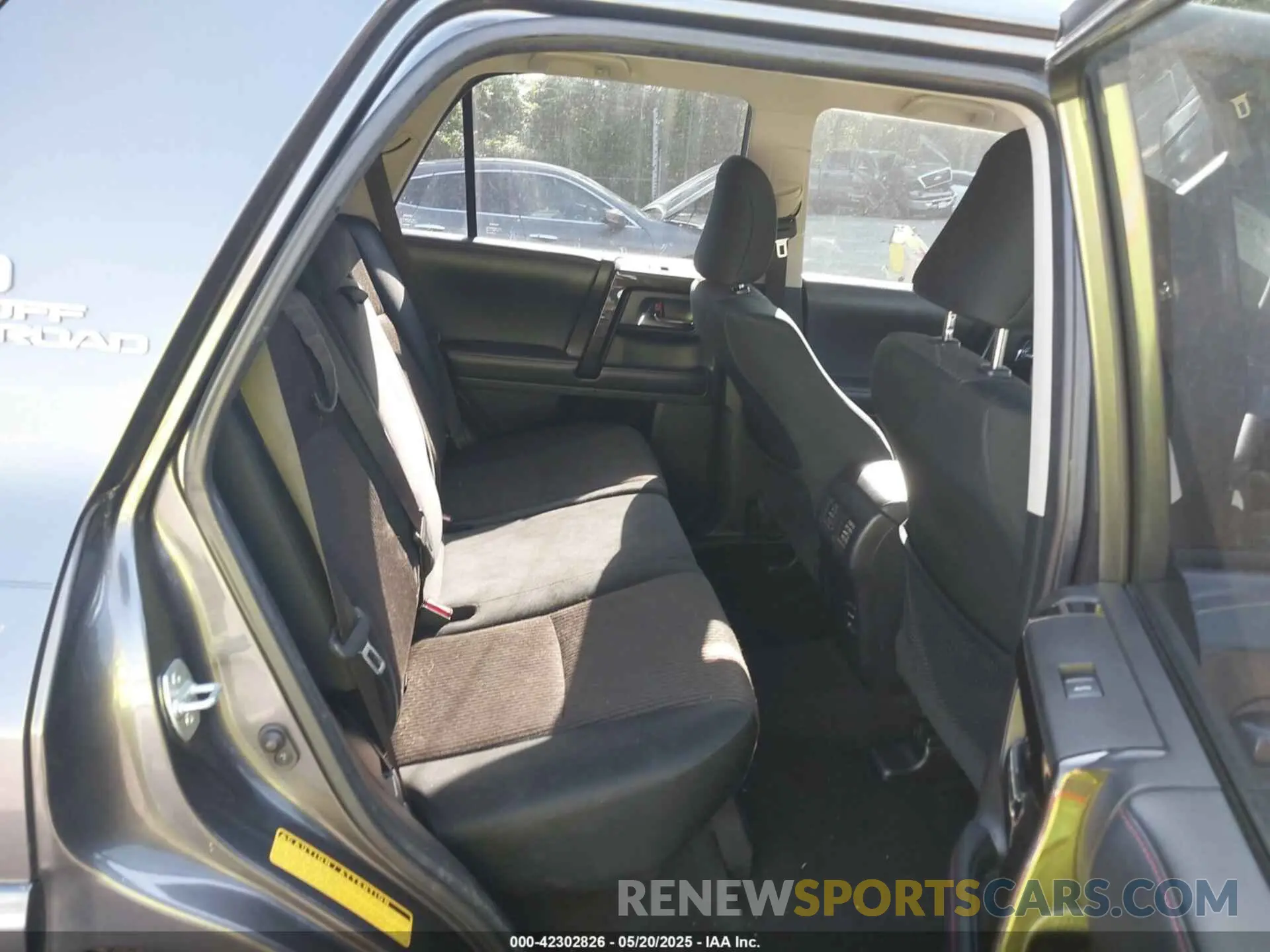 8 fotografías del automóvil dañado JTEBU5JR4K5655481 TOYOTA 4RUNNER 2019