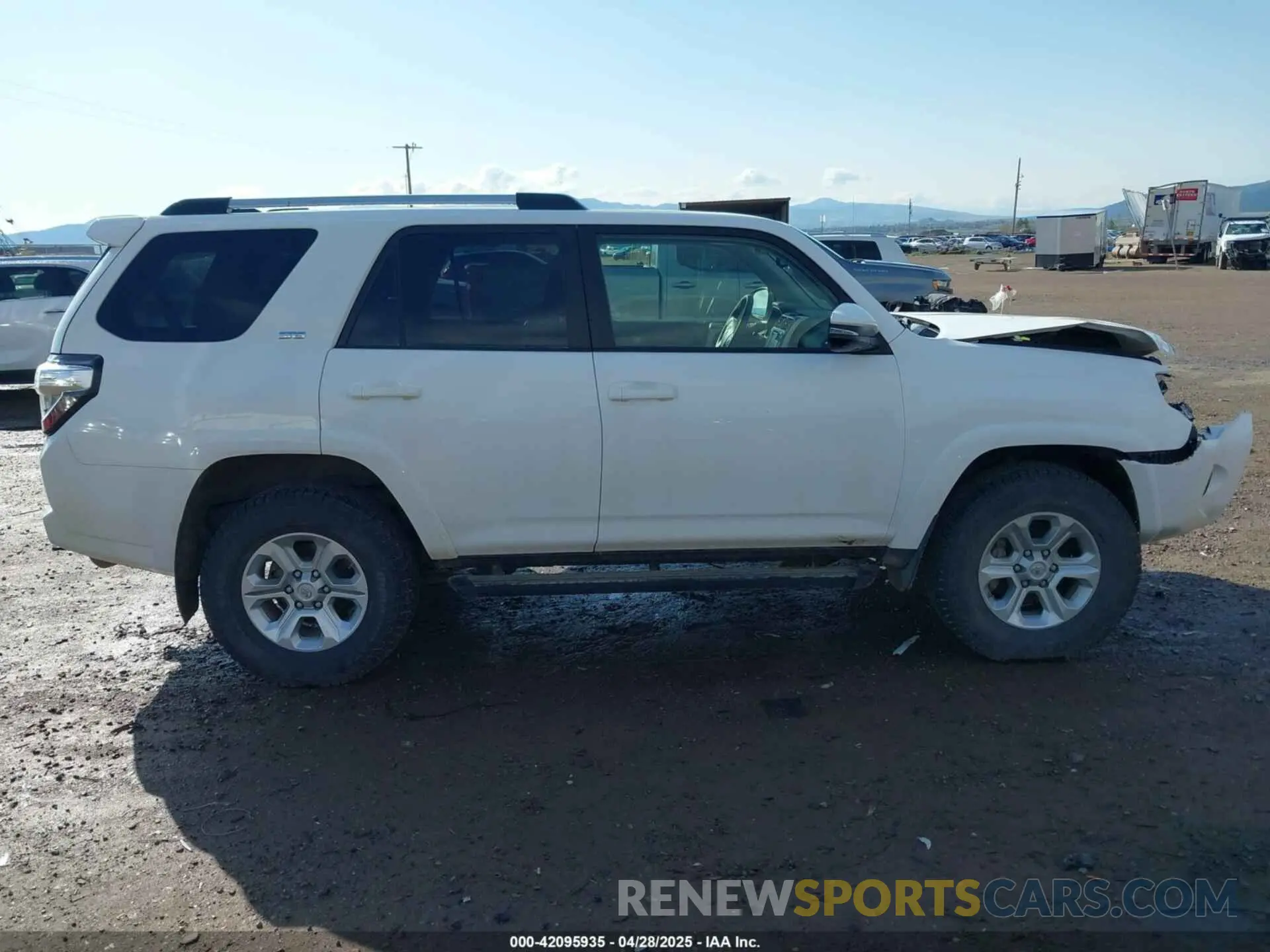 13 fotografías del automóvil dañado JTEBU5JR4K5713136 TOYOTA 4RUNNER 2019